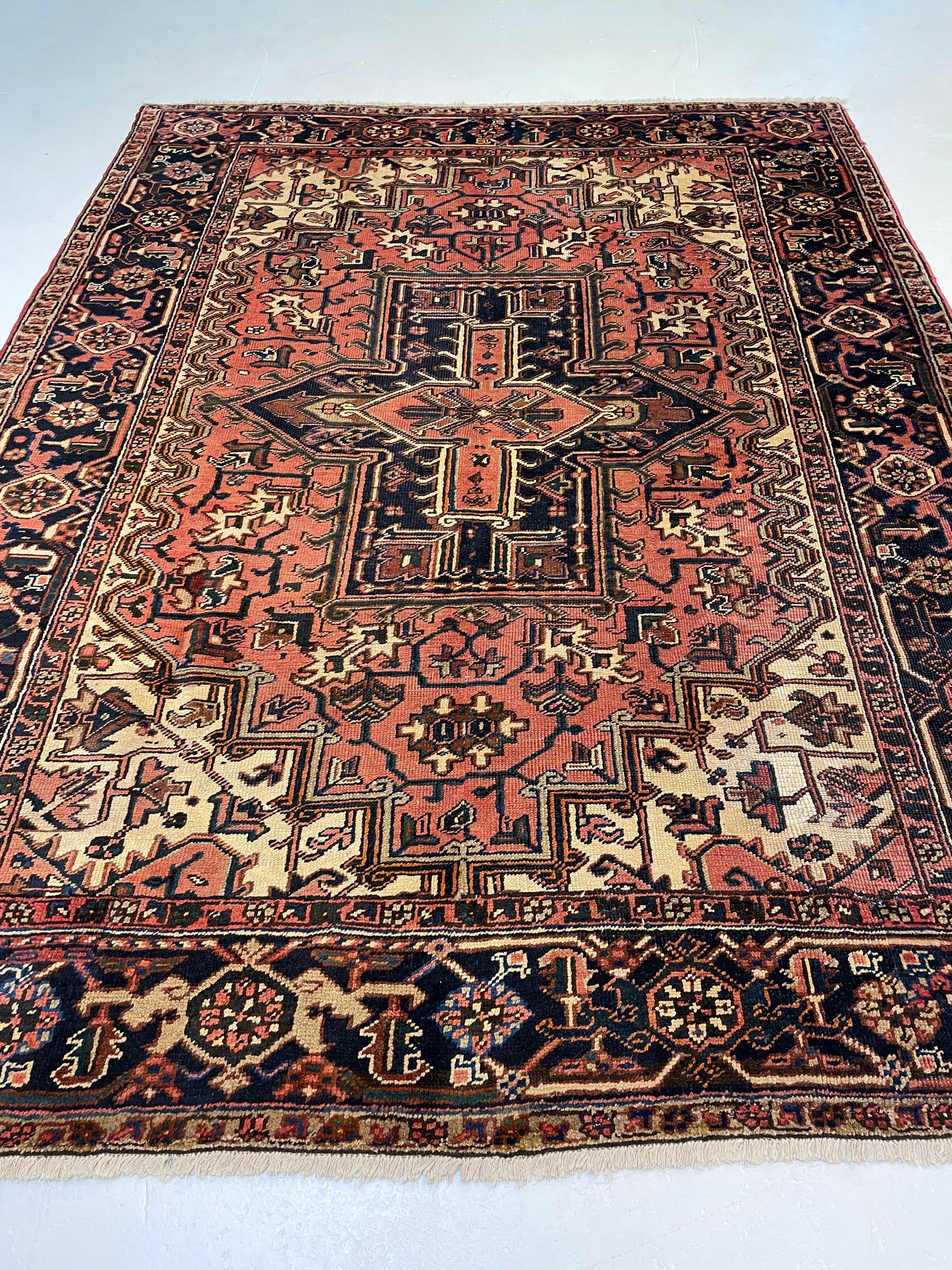 Hand-Knotted Wool Area Rug Heriz 6'11" x 8'5"