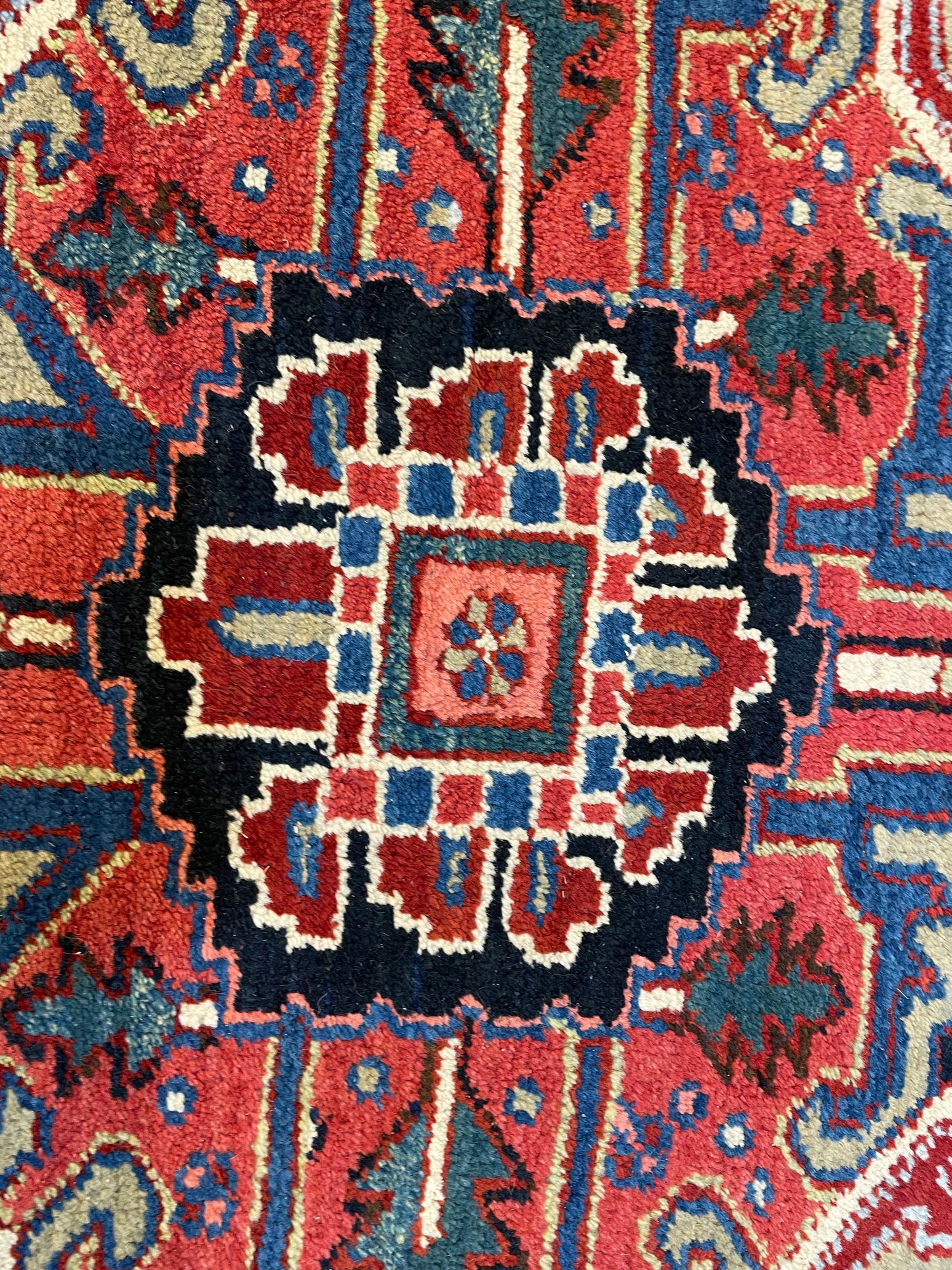Antique Hand-Knotted Wool Area Rug Heriz Serapi 7'9" x 11'6"