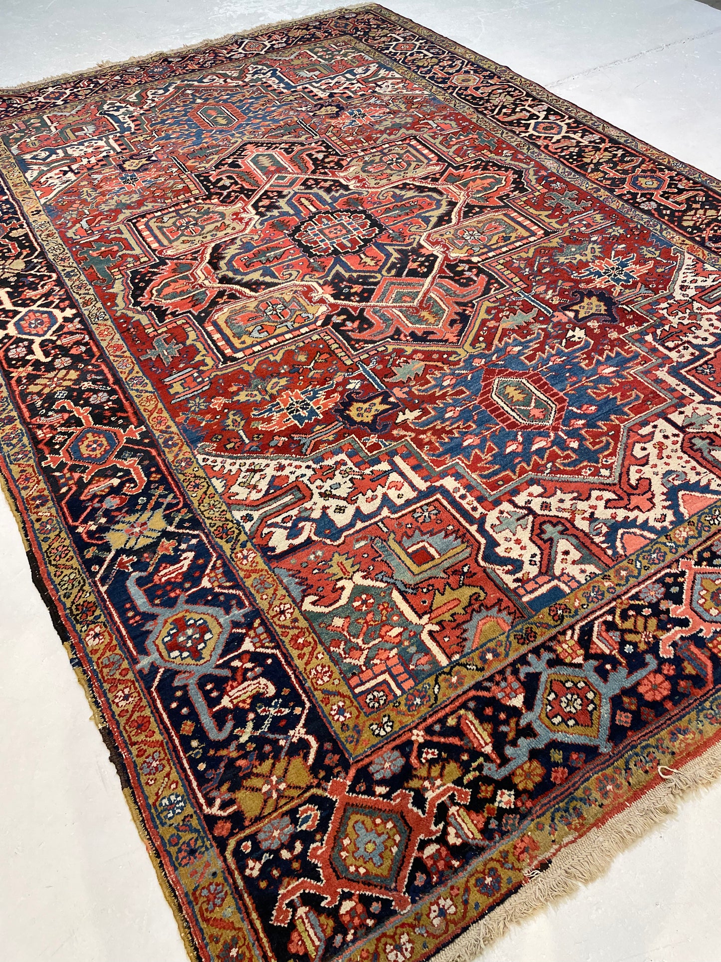 Antique Hand-Knotted Wool Area Rug Heriz Serapi 7'9" x 11'6"