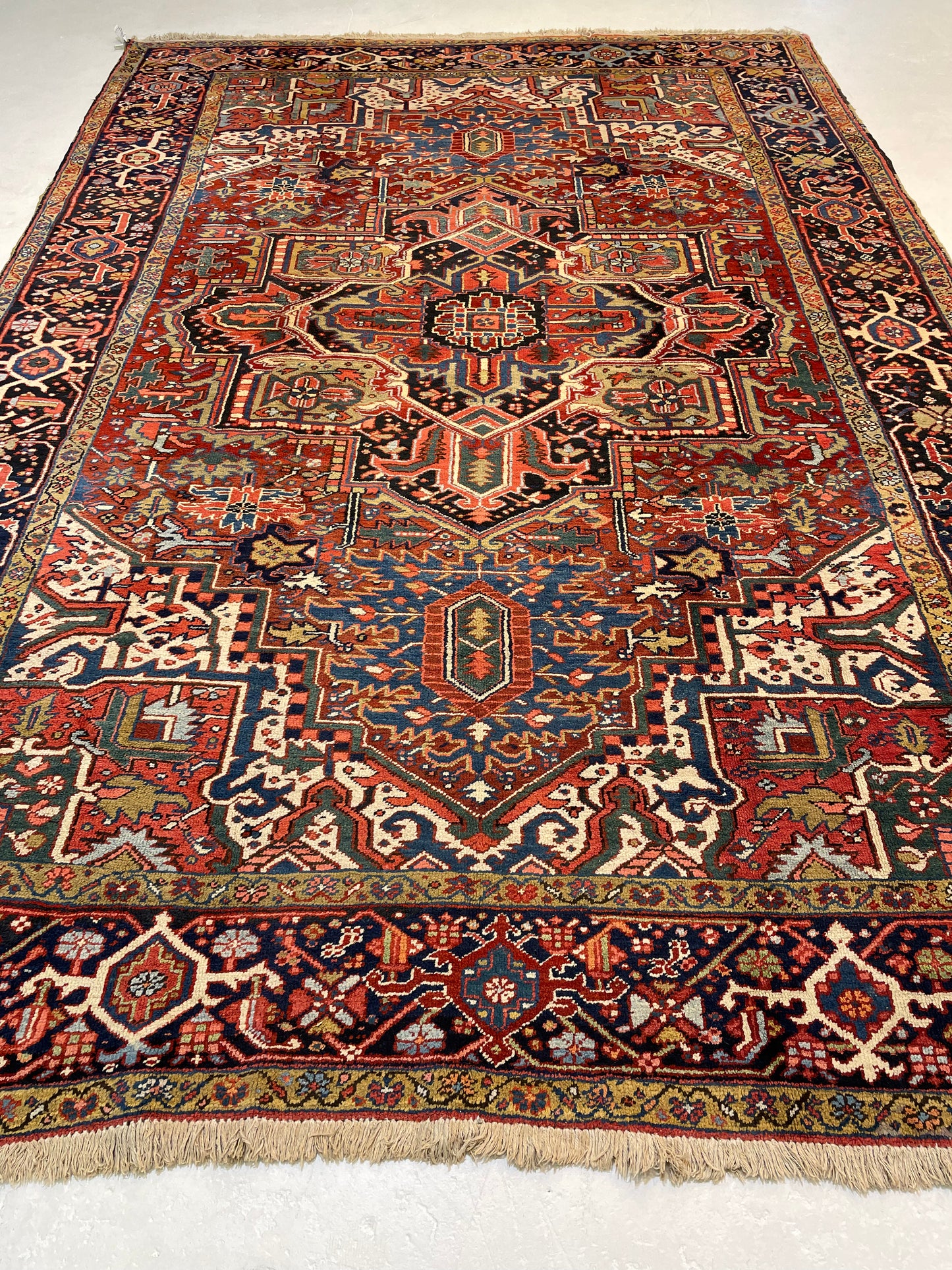 Antique Hand-Knotted Wool Area Rug Heriz Serapi 7'9" x 11'6"