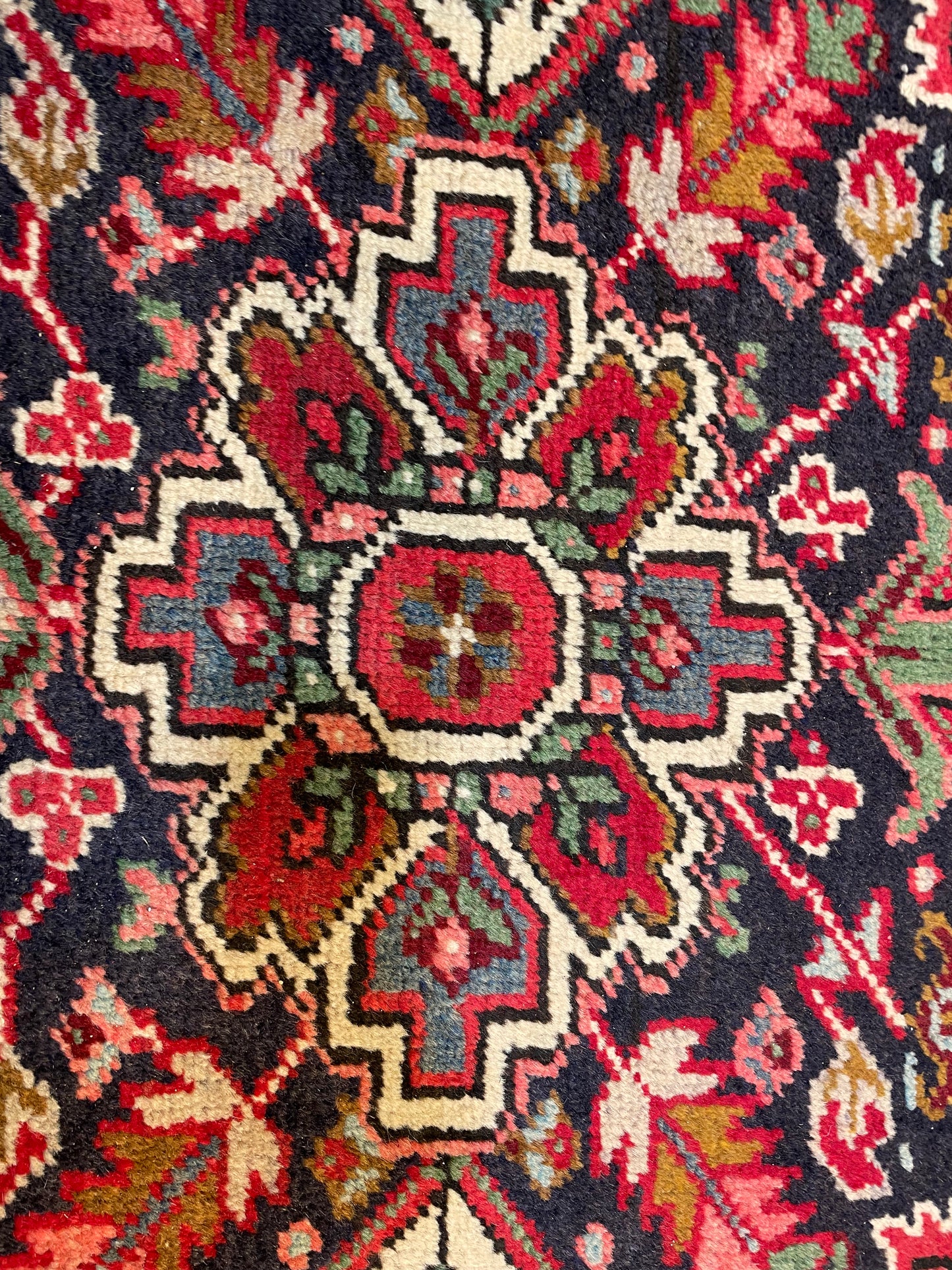 Hand-Knotted Wool Area Rug Heriz 6'9" x 10'4"