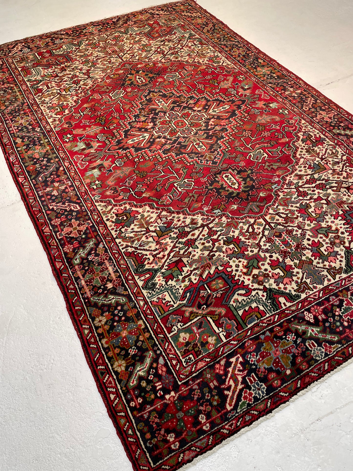 Hand-Knotted Wool Area Rug Heriz 6'9" x 10'4"