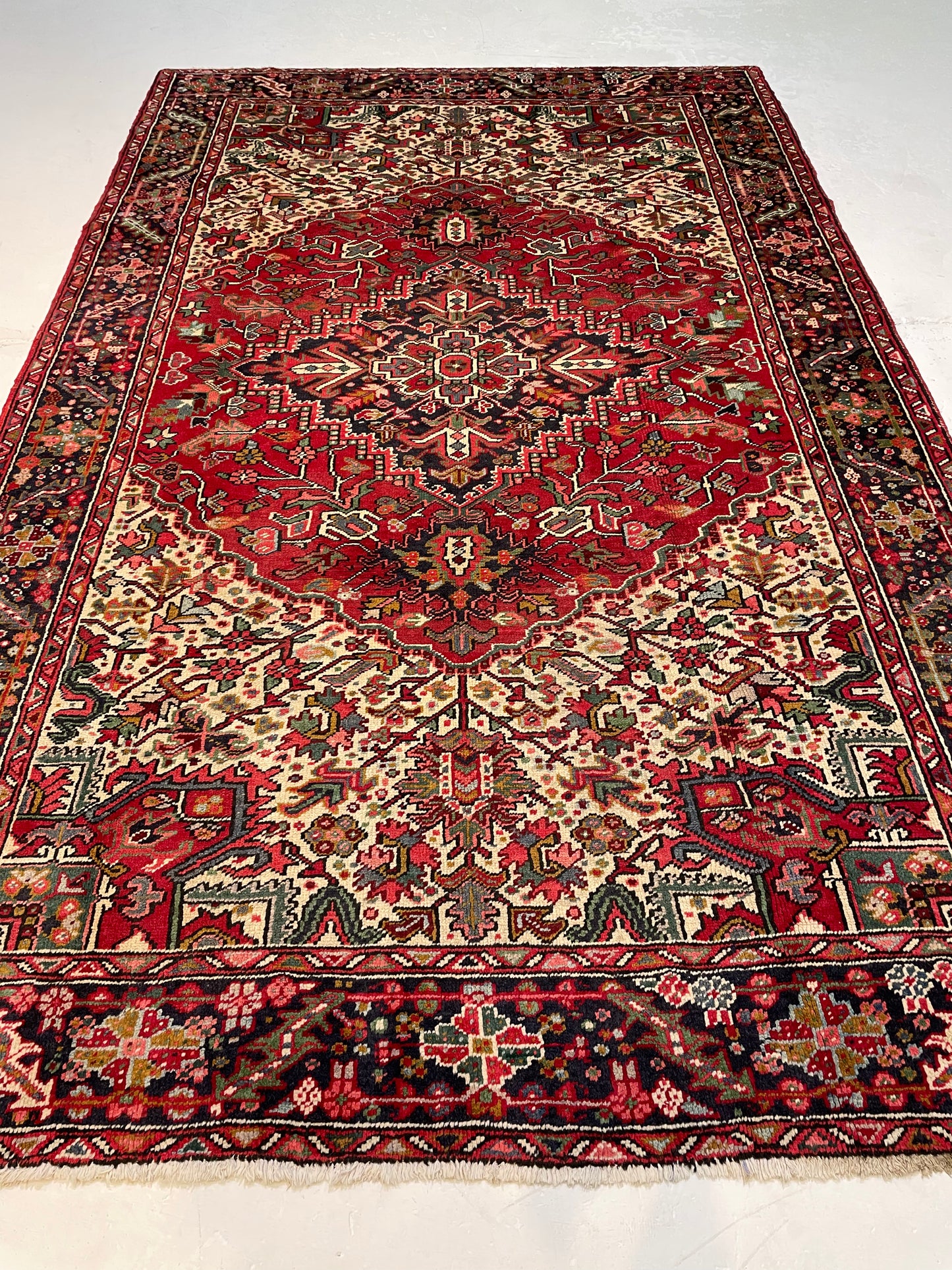 Hand-Knotted Wool Area Rug Heriz 6'9" x 10'4"