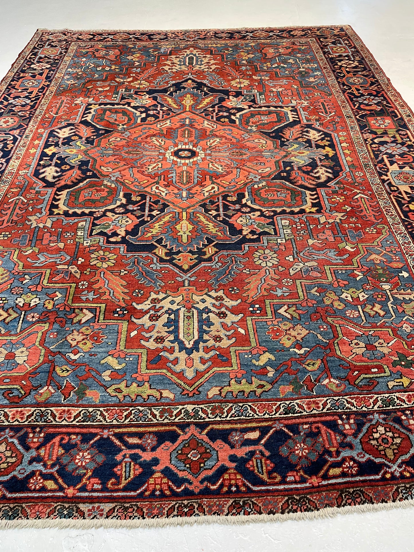 Antique Hand-Knotted Wool Area Rug Heriz Serapi 8'8" x 11'8"