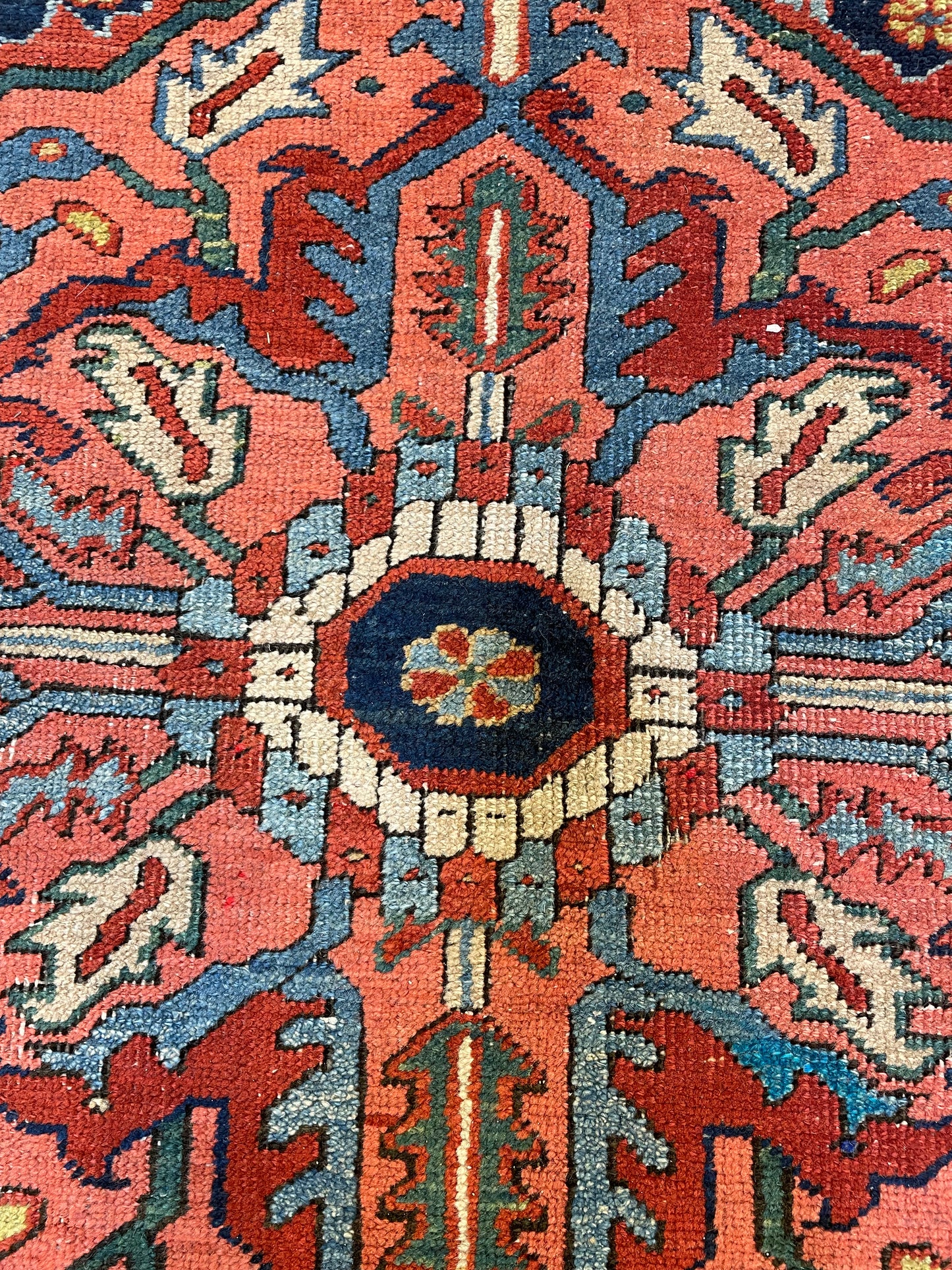 Antique Hand-Knotted Wool Area Rug Heriz Serapi 8'8" x 11'8"