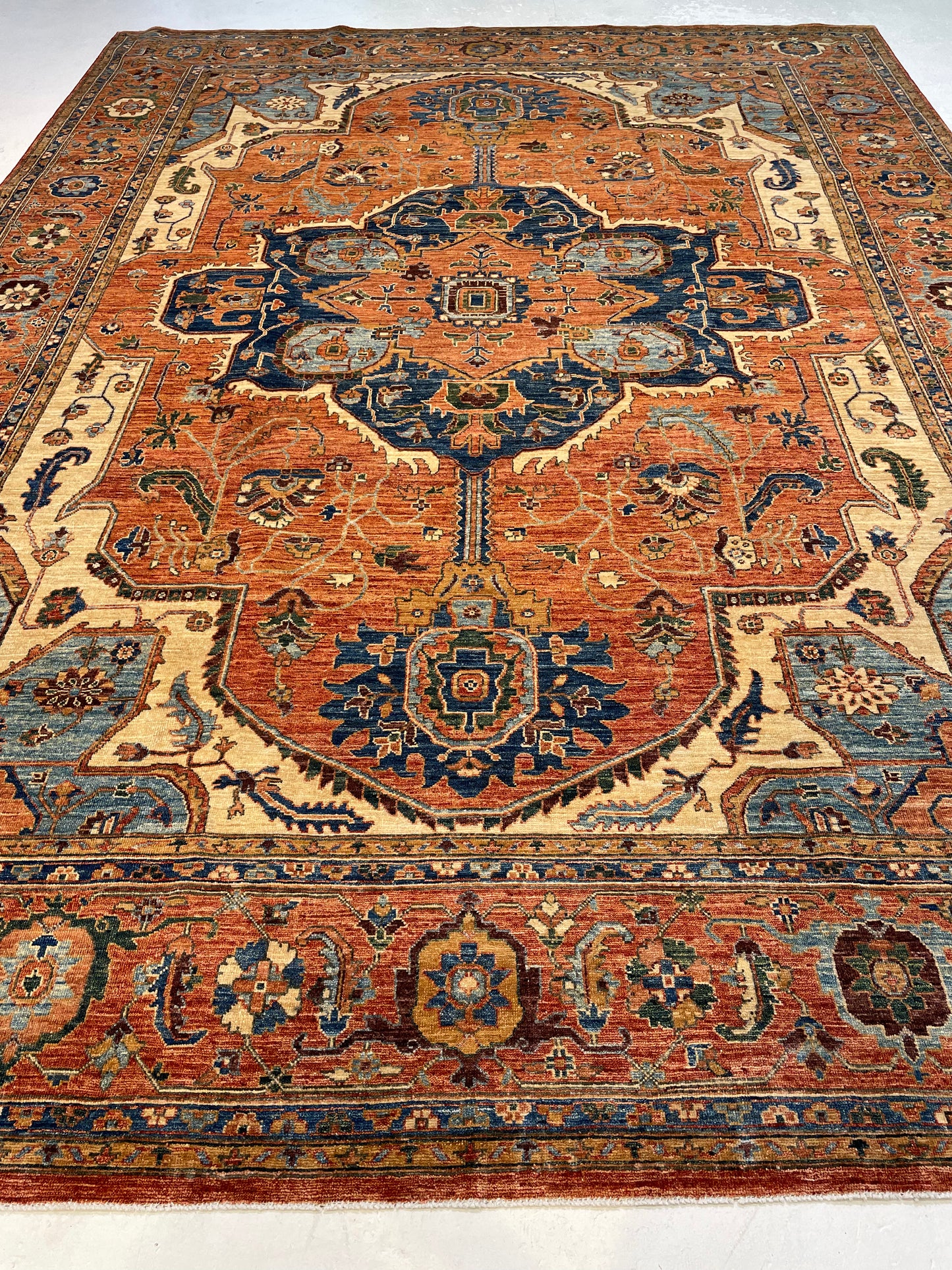 Hand-Knotted Wool Area Rug Serapi 9' x 12'3"