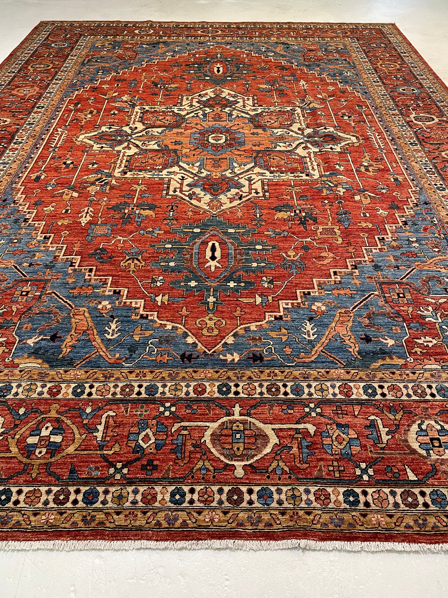 Hand-Knotted Wool Area Rug Serapi 10'2" x 13'8"