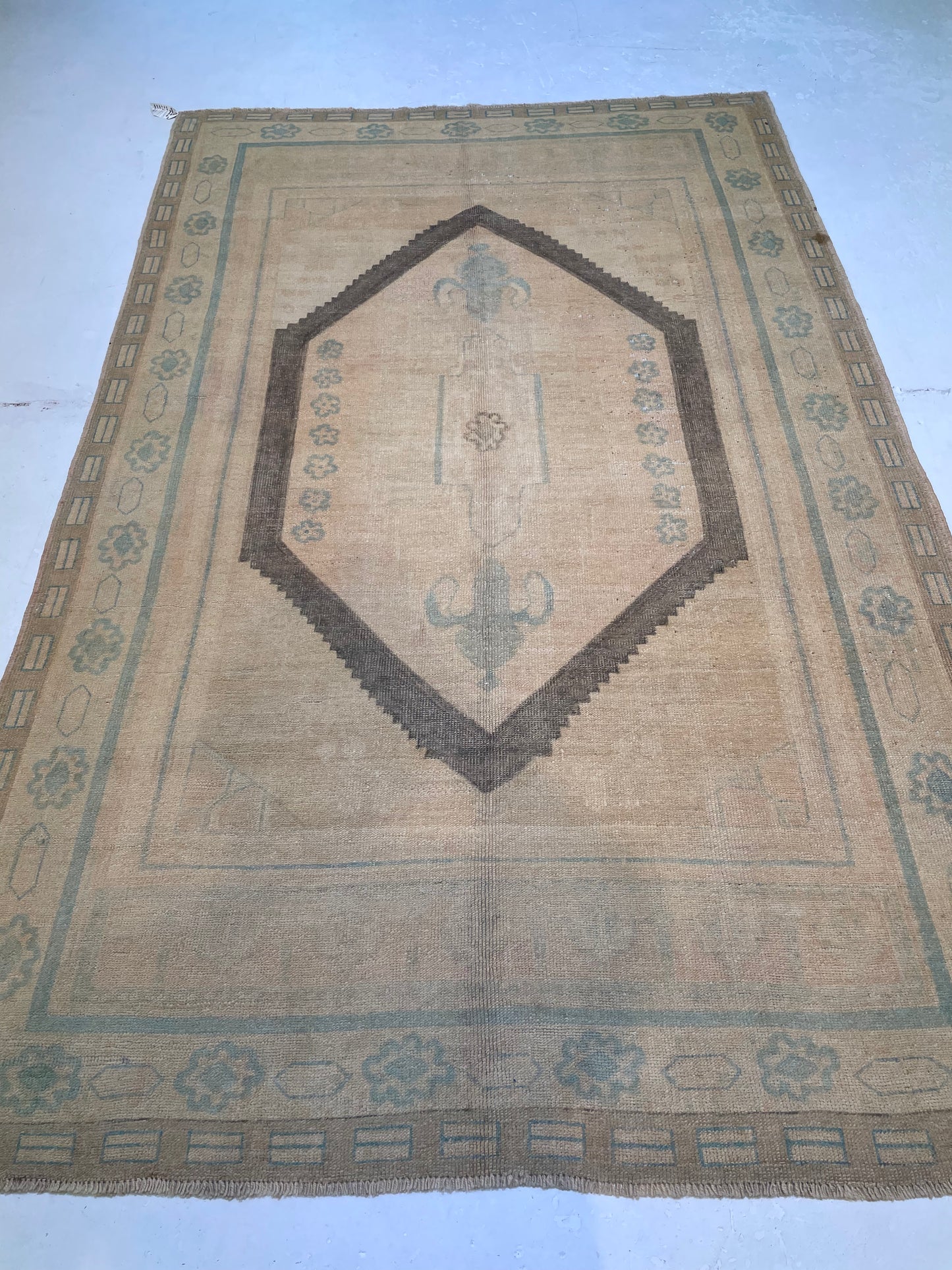 Hand-Knotted Wool Area Rug Turkish Oushak 5'6" x 8'5"