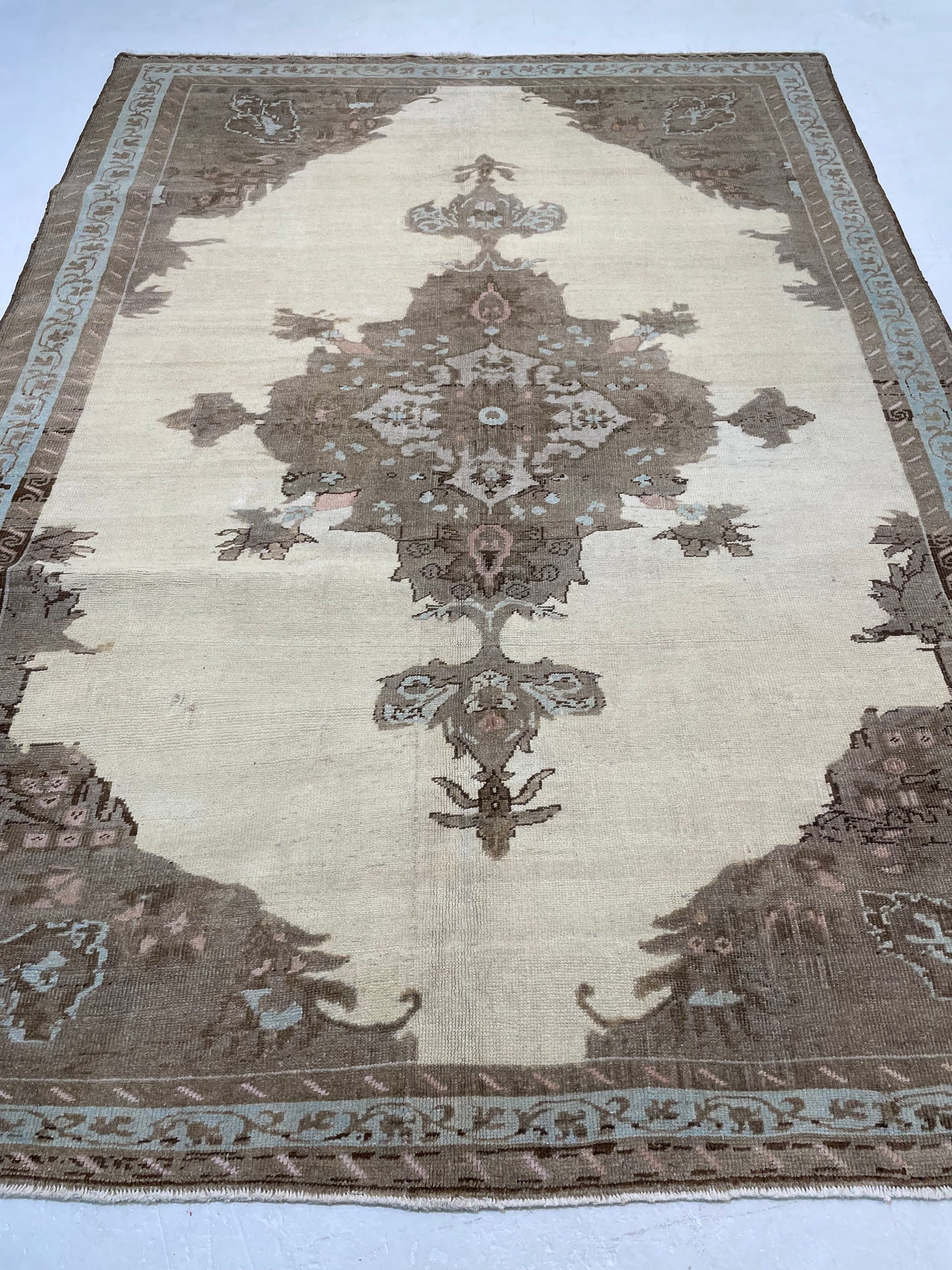Hand-Knotted Wool Area Rug Turkish Oushak 6'9" x 9'2"