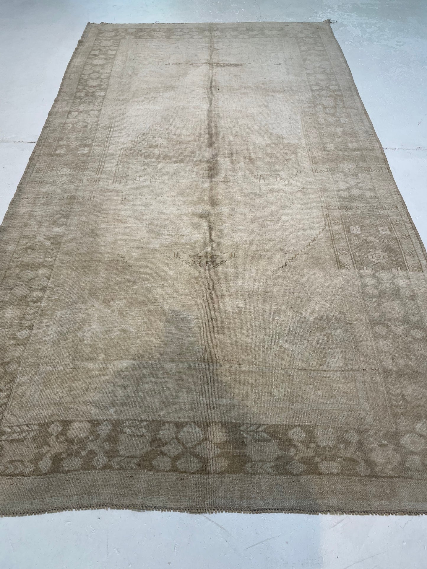 Hand-Knotted Wool Area Rug Turkish Oushak 5'9" x 10'5"