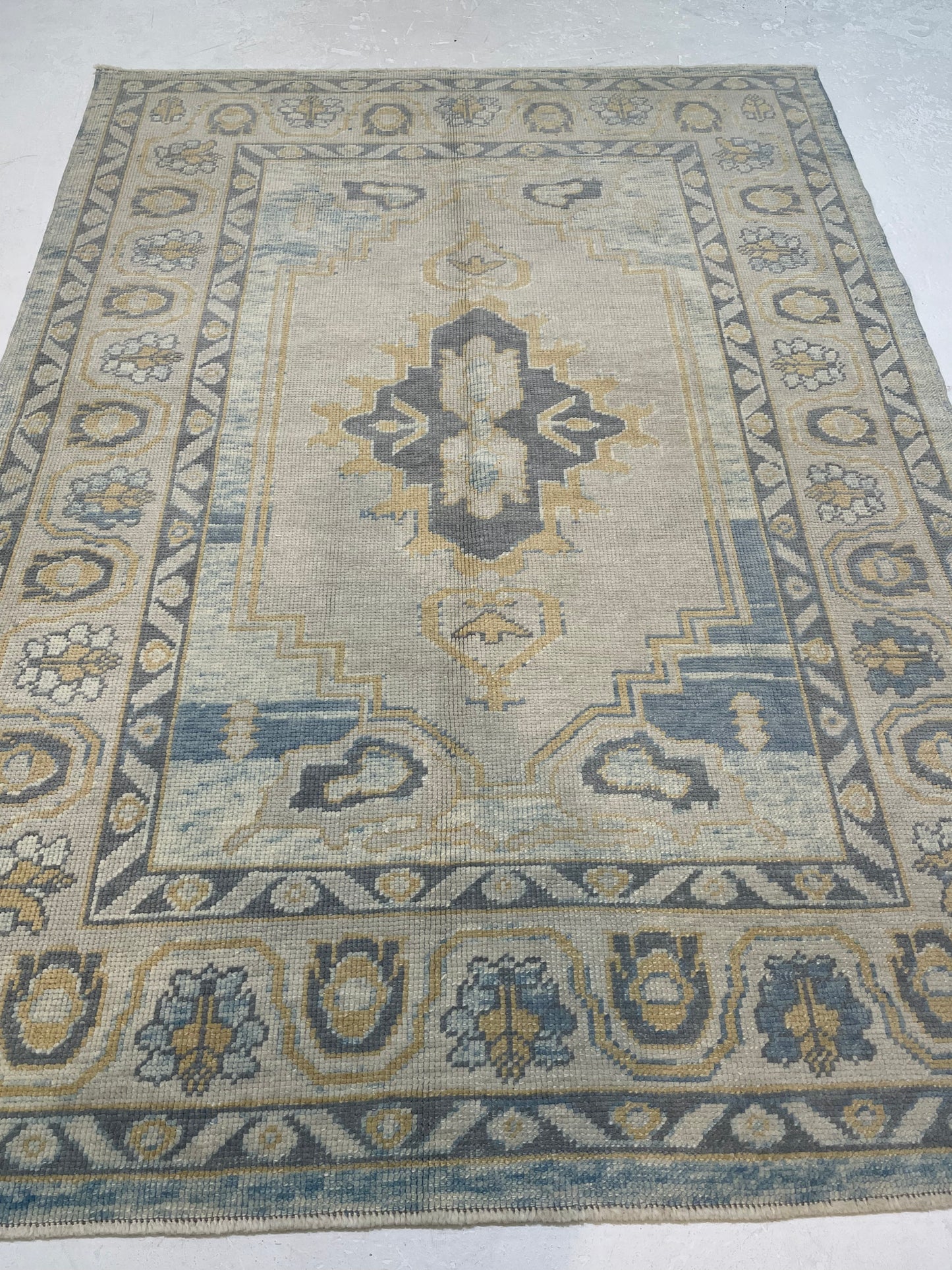 Hand-Knotted Wool Area Rug Turkish Oushak 5'1" x 7'1"