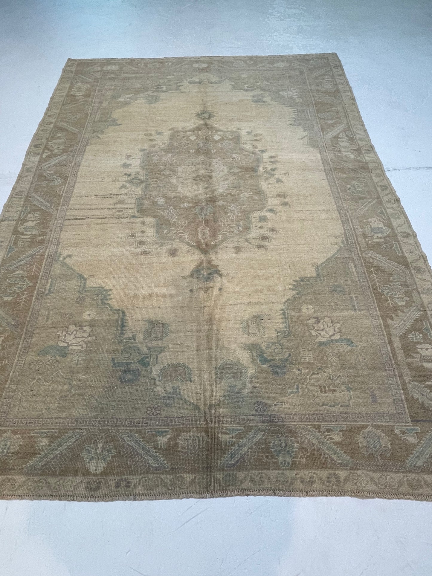 Hand-Knotted Wool Area Rug Turkish Oushak 6'5" x 9'6"