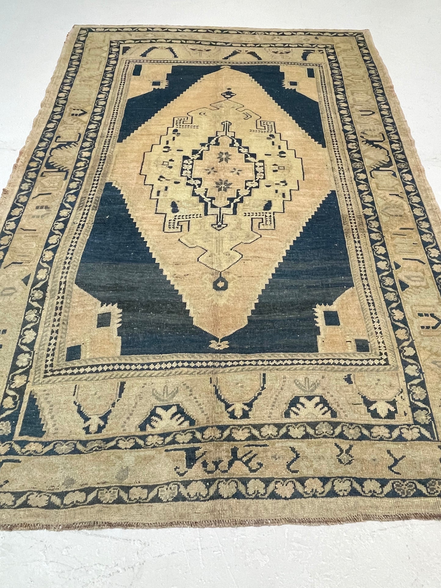 Hand-Knotted Wool Area Rug Turkish Oushak 5'2" x 9'