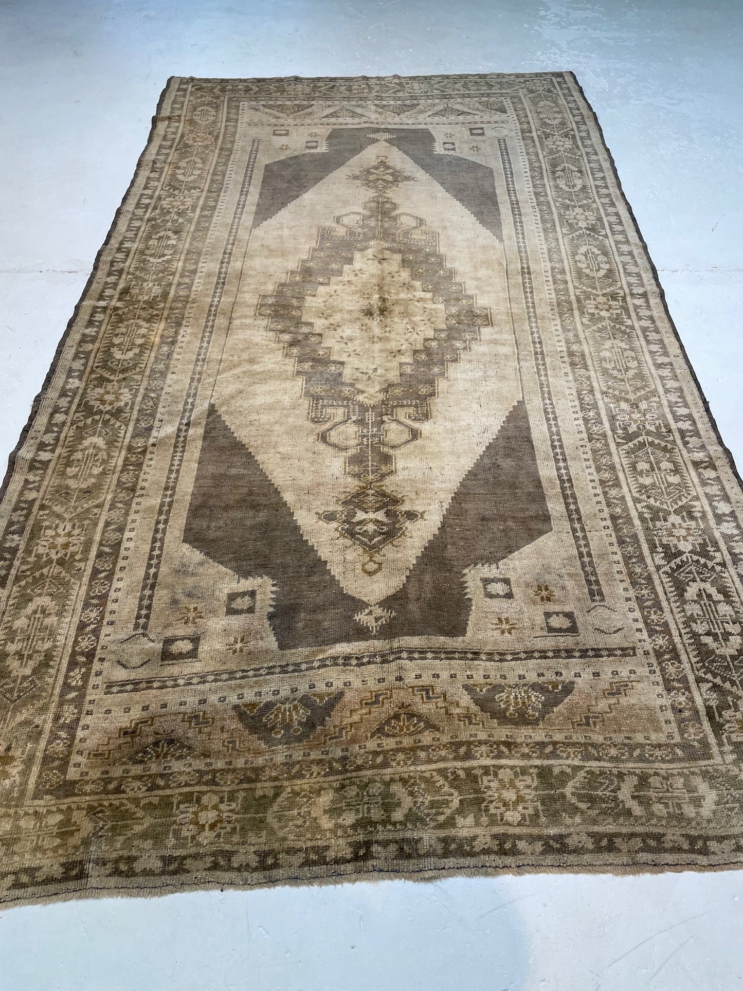 Hand-Knotted Wool Area Rug Turkish Oushak 5'7" x 10'3"