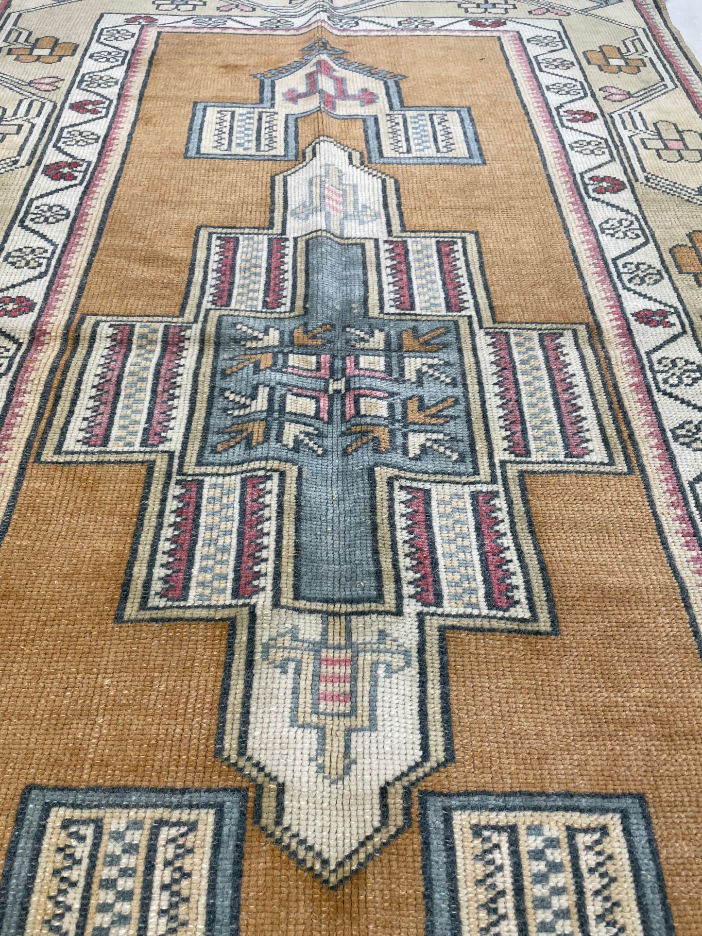 Hand-Knotted Wool Rug Turkish Oushak 3'4" x 5'3"