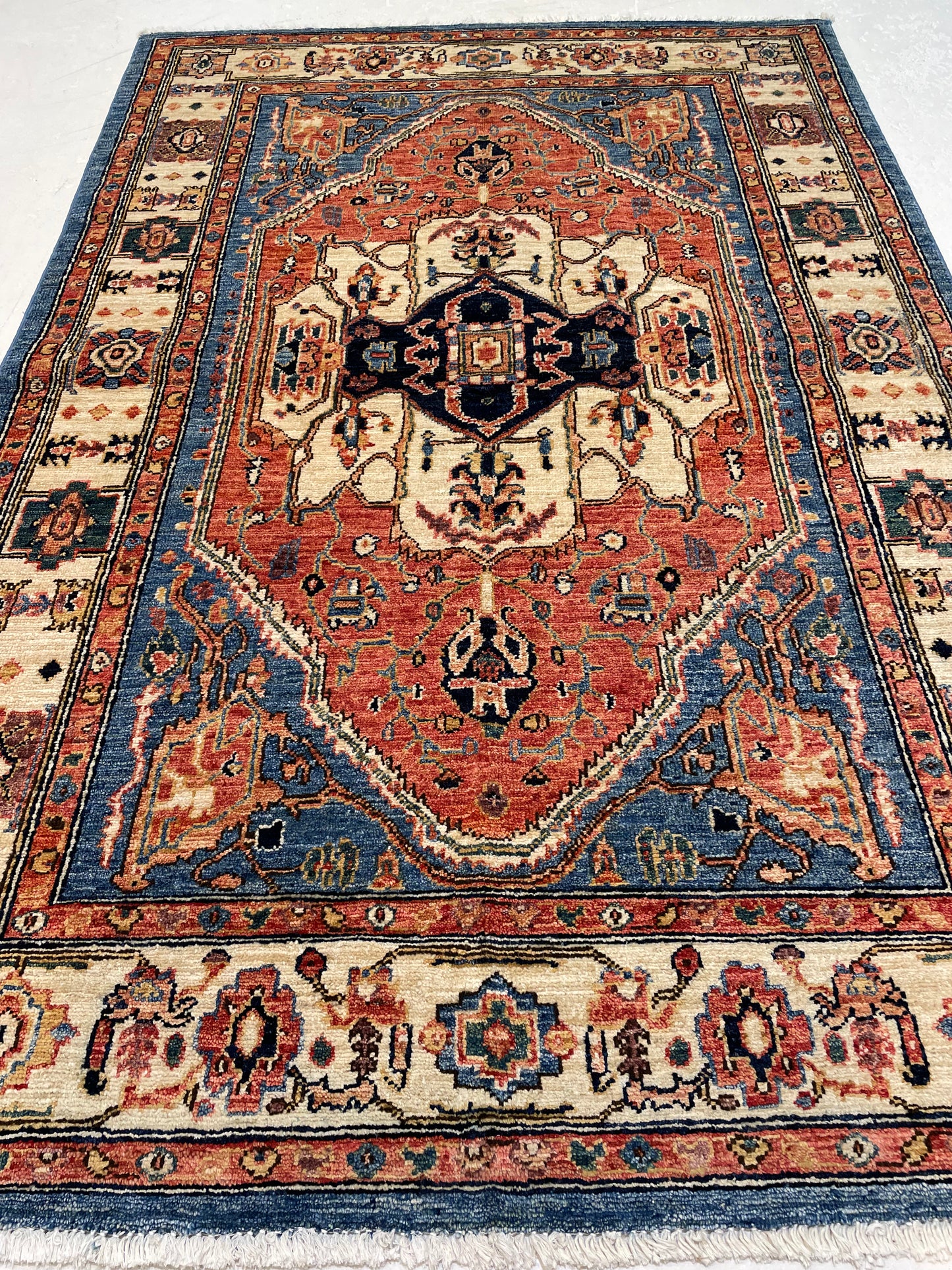 Hand-Knotted Wool Rug Pakistan Serapi 4' x 5'11"