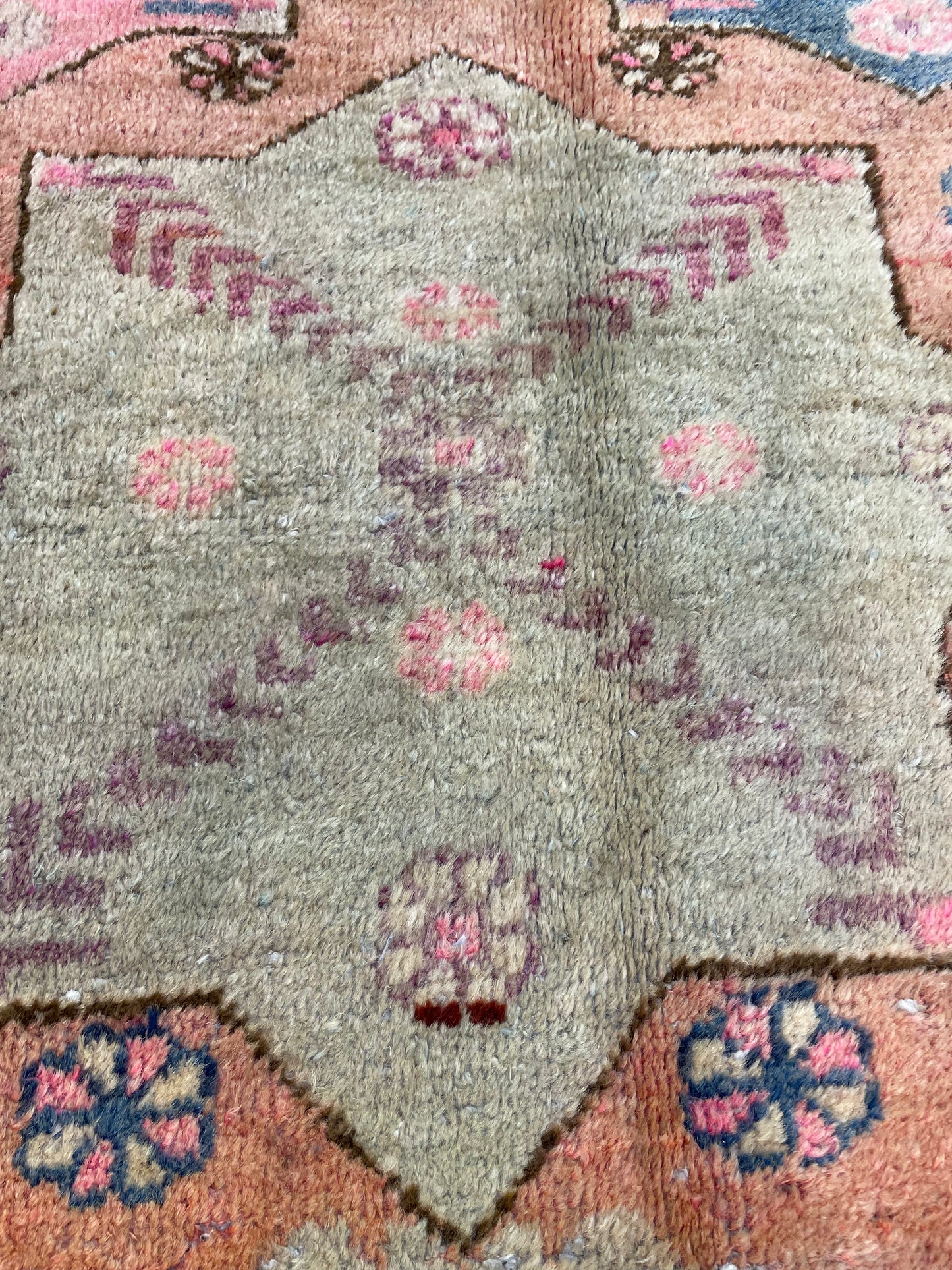 Hand-Knotted Wool Rug Khotan 4'11" x 8'5"