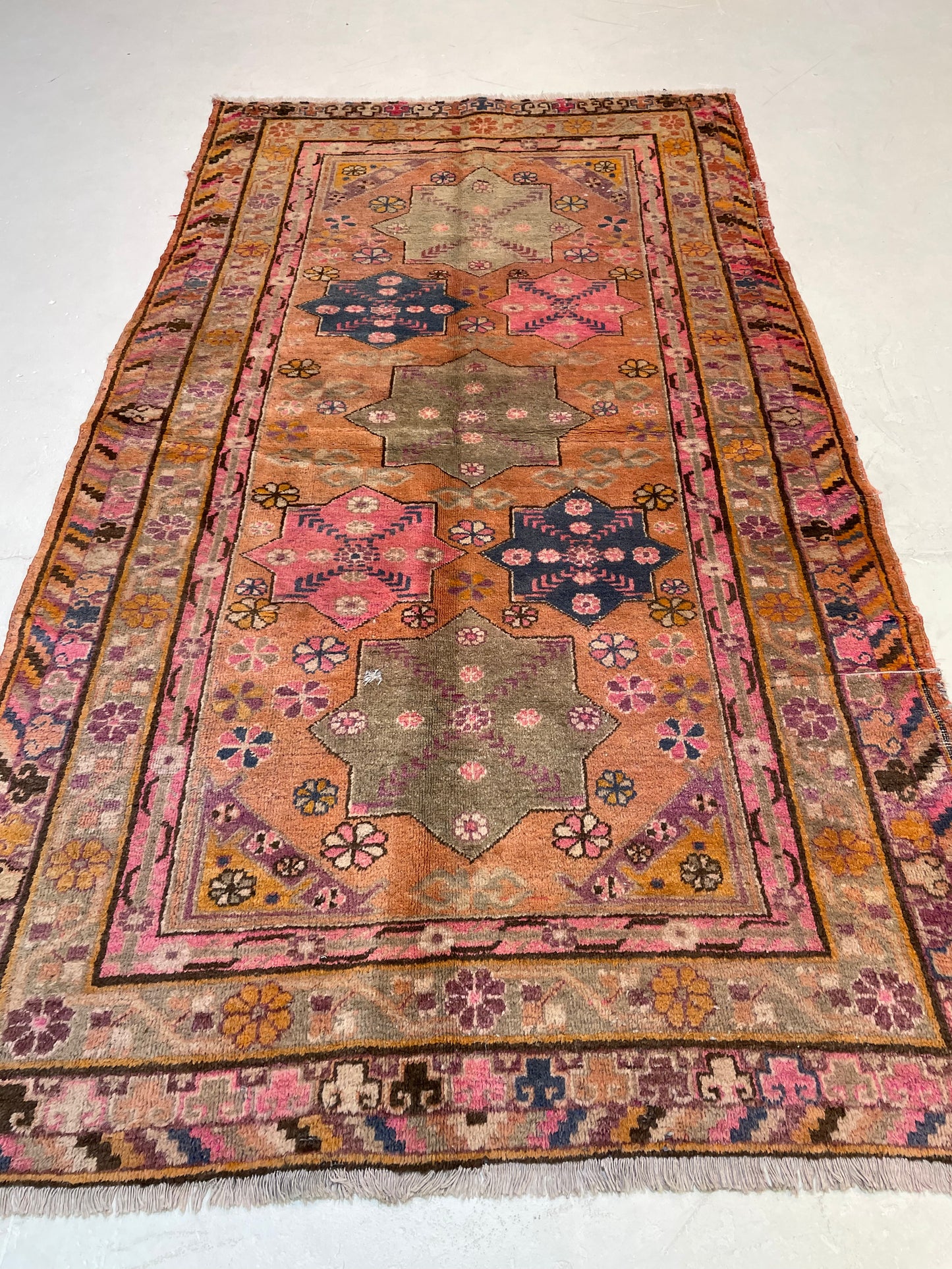 Hand-Knotted Wool Rug Khotan 4'11" x 8'5"