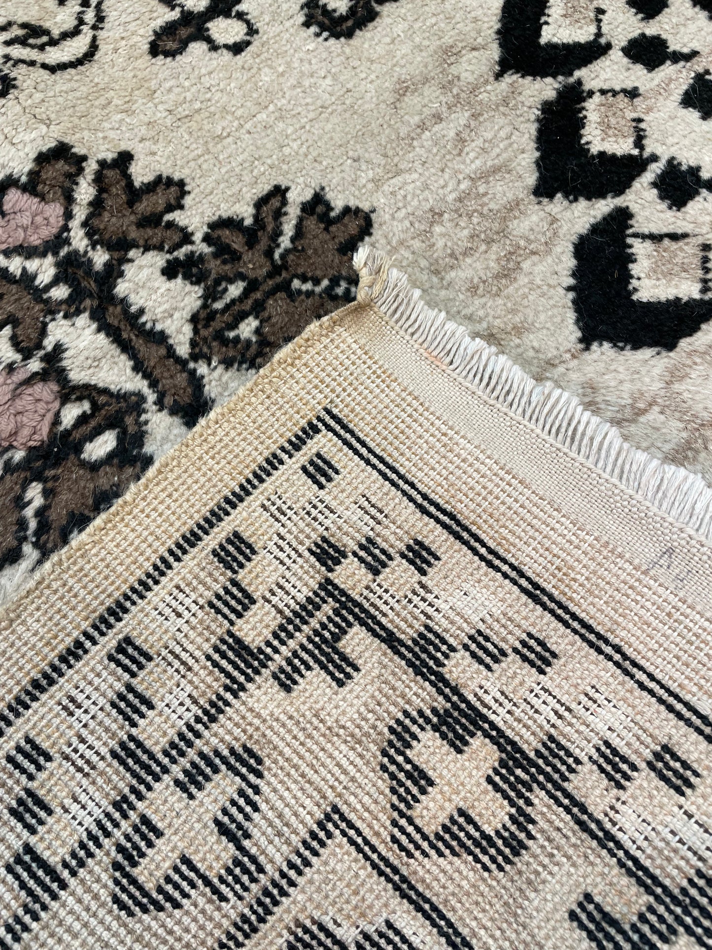 Hand-Knotted Wool Rug Khotan 4'6" x 6'7"