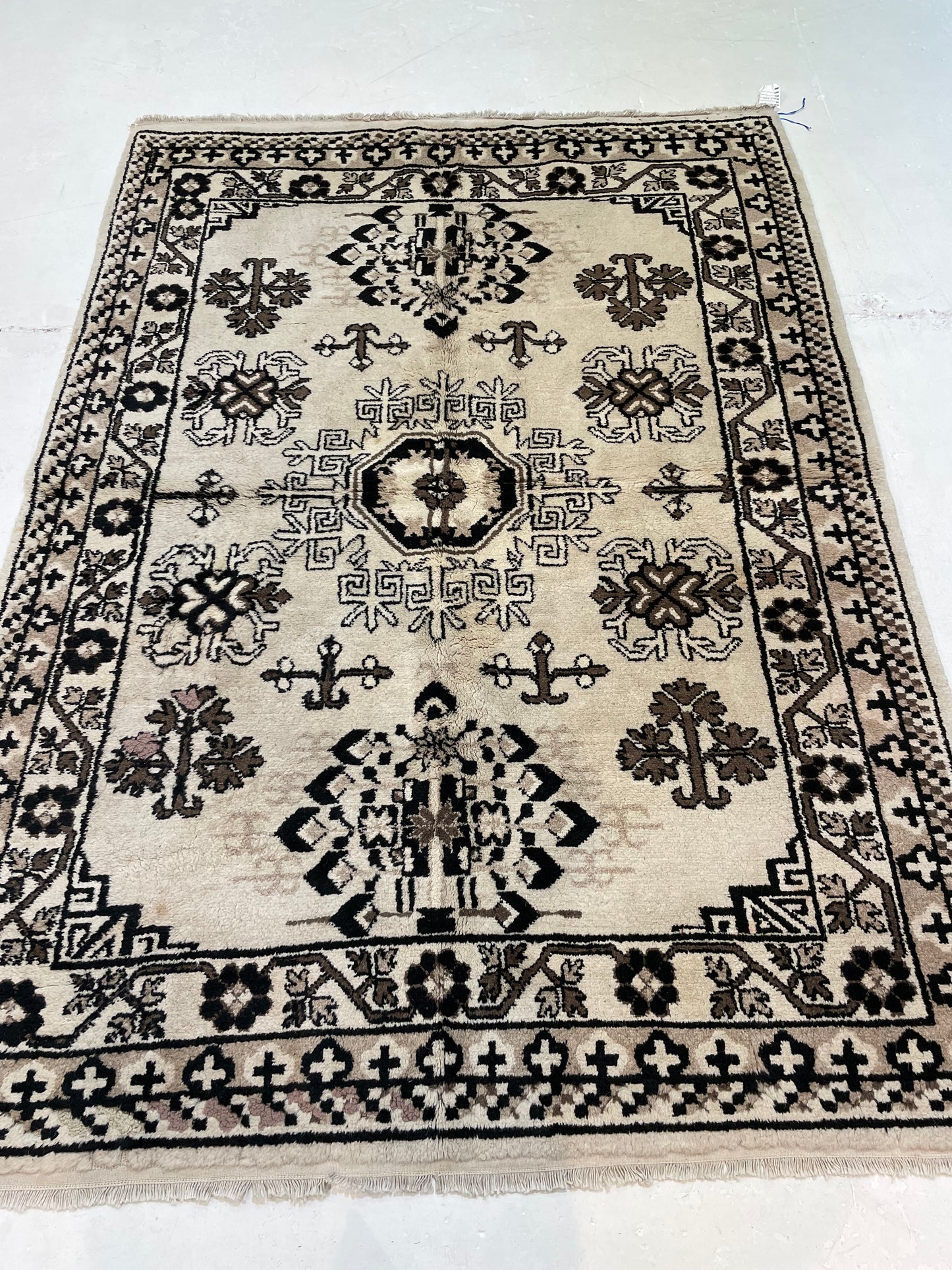 Hand-Knotted Wool Rug Khotan 4'6" x 6'7"