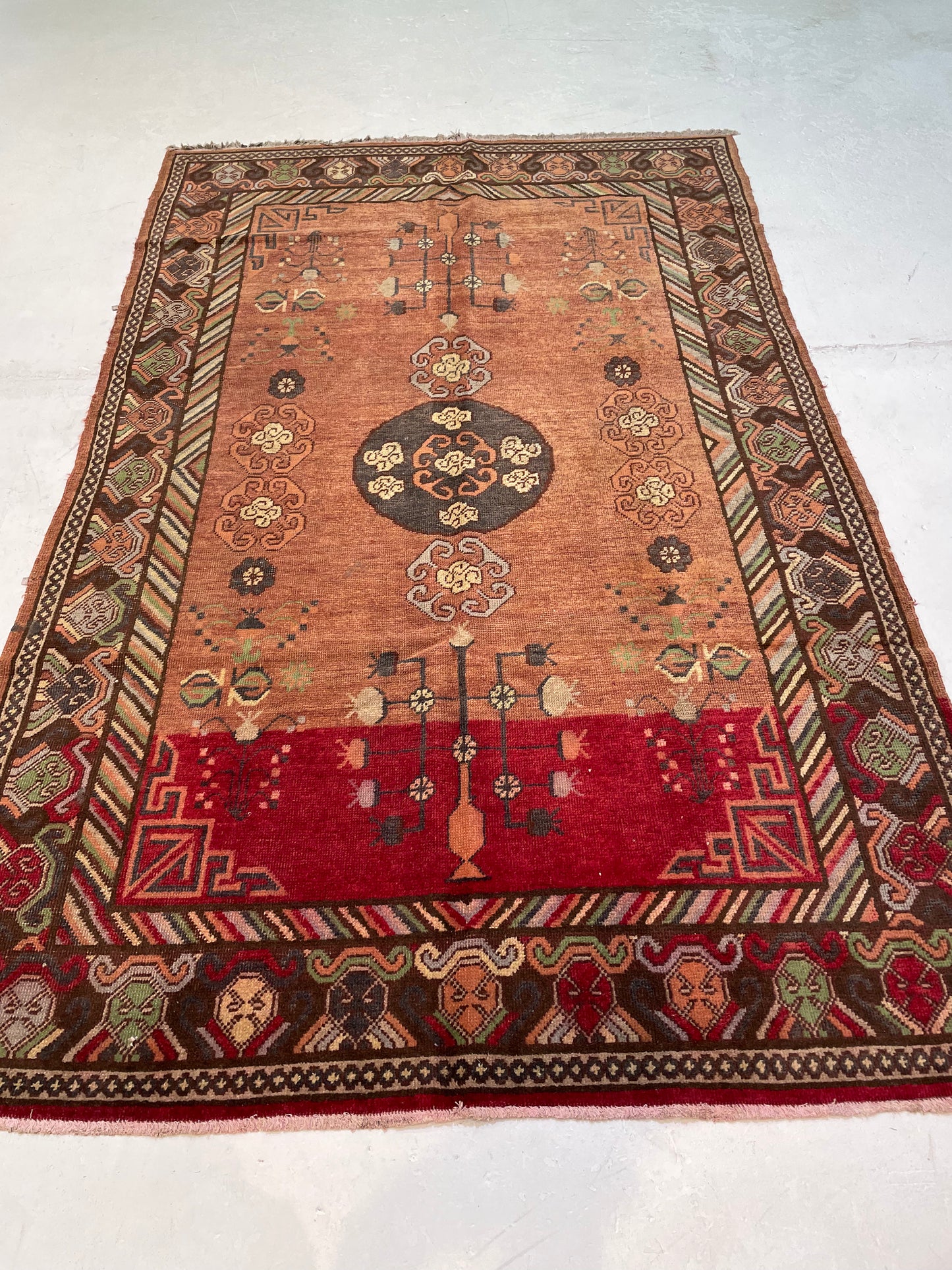Hand-Knotted Wool Rug Khotan 4'9" x 7'8"