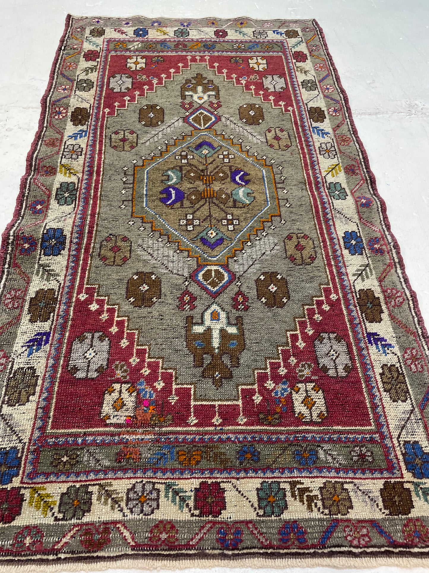 Hand-Knotted Wool Rug Turkish Oushak 2'5" x 4'5"