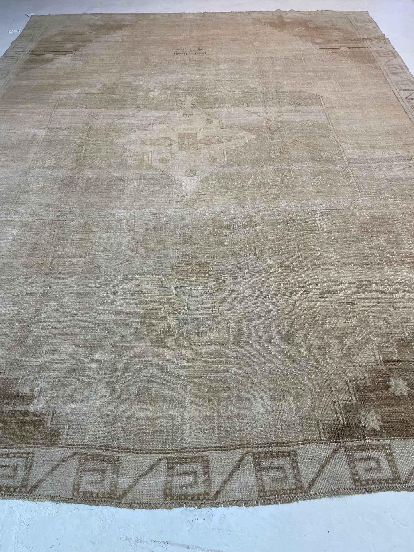 Hand-Knotted Wool Rug Turkish Oushak 9' x 11'9"