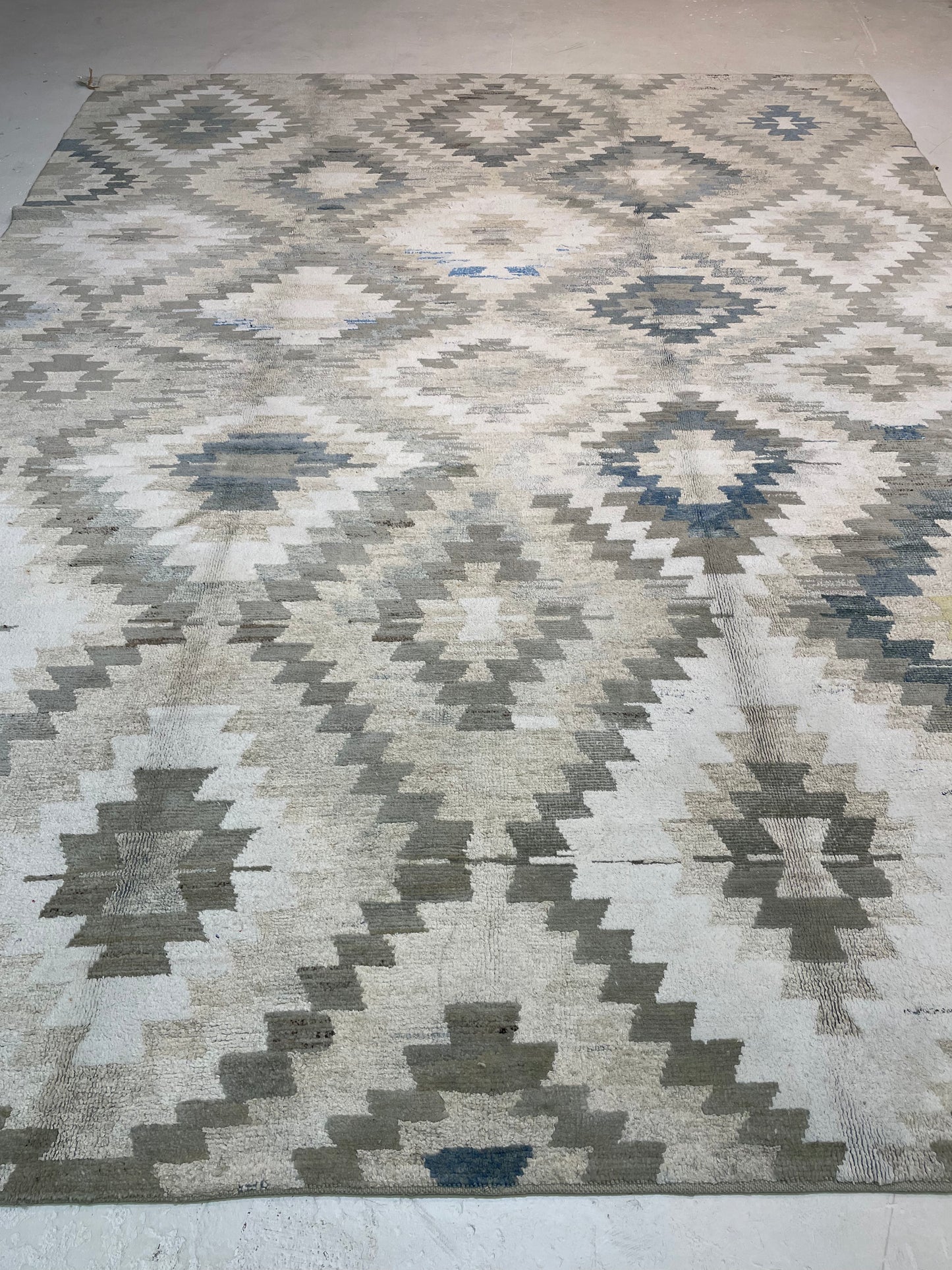 Hand-Knotted Wool Rug Turkish Oushak 8'7" x 11'4"