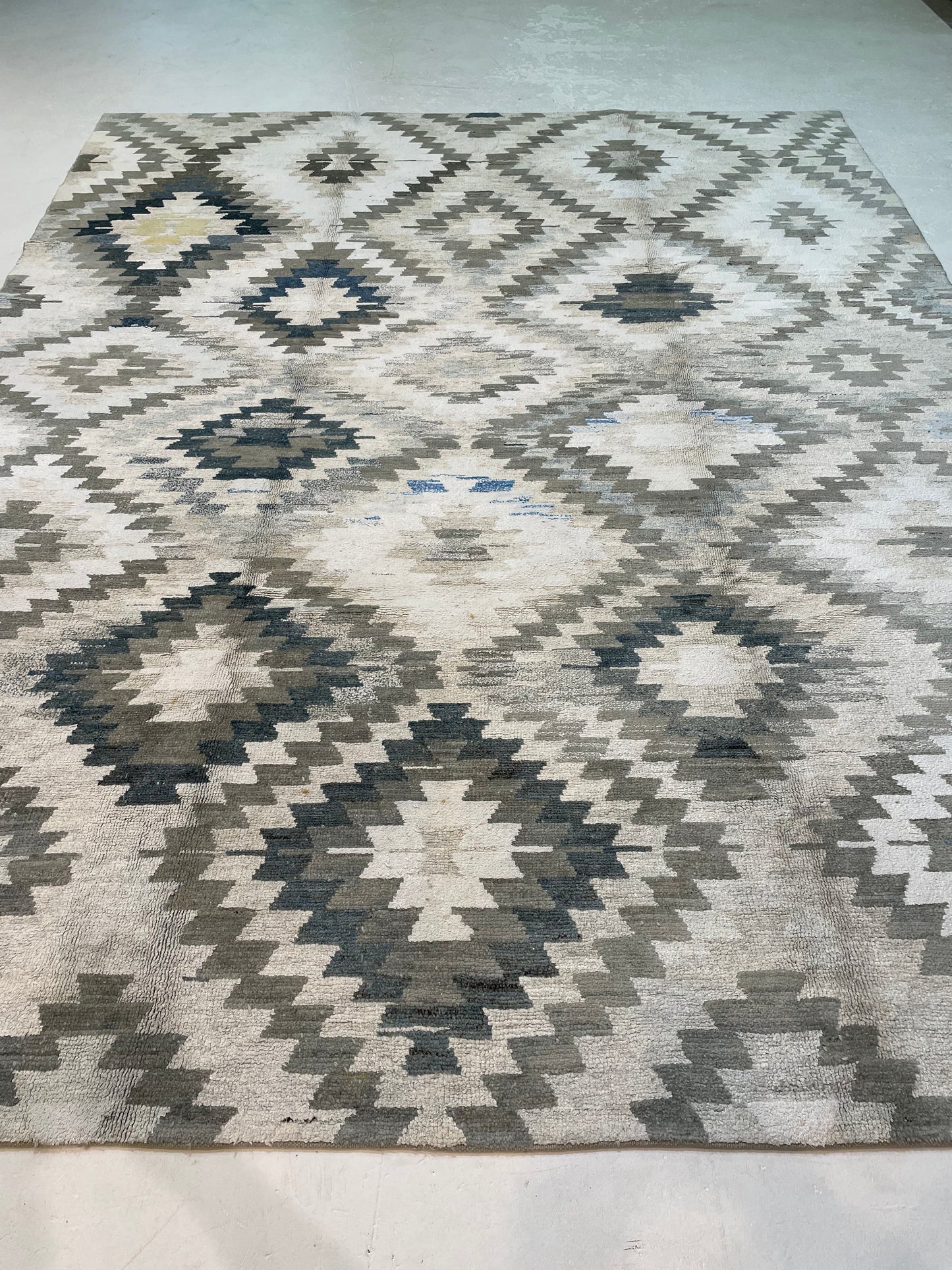 Hand-Knotted Wool Rug Turkish Oushak 8'7" x 11'4"