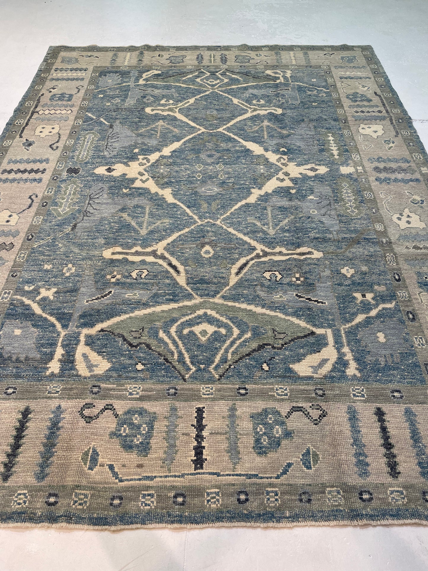 Hand-Knotted Wool Rug Turkish Oushak 8'2" x 10'9"