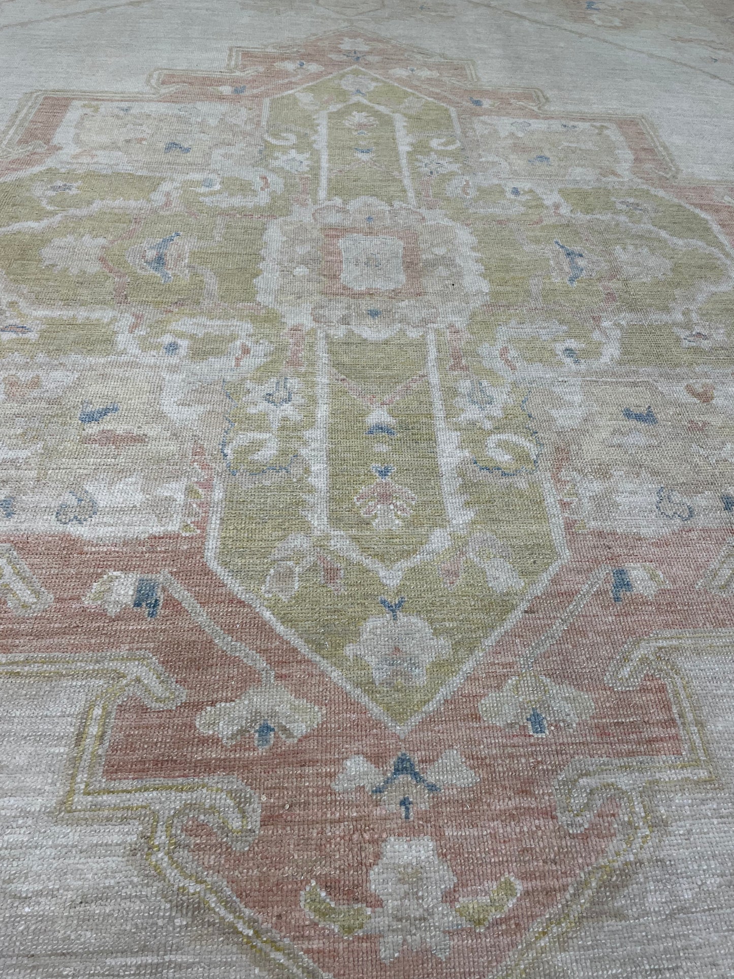 Hand-Knotted Wool Rug Serapi Design Turkish Oushak 9' x 12'