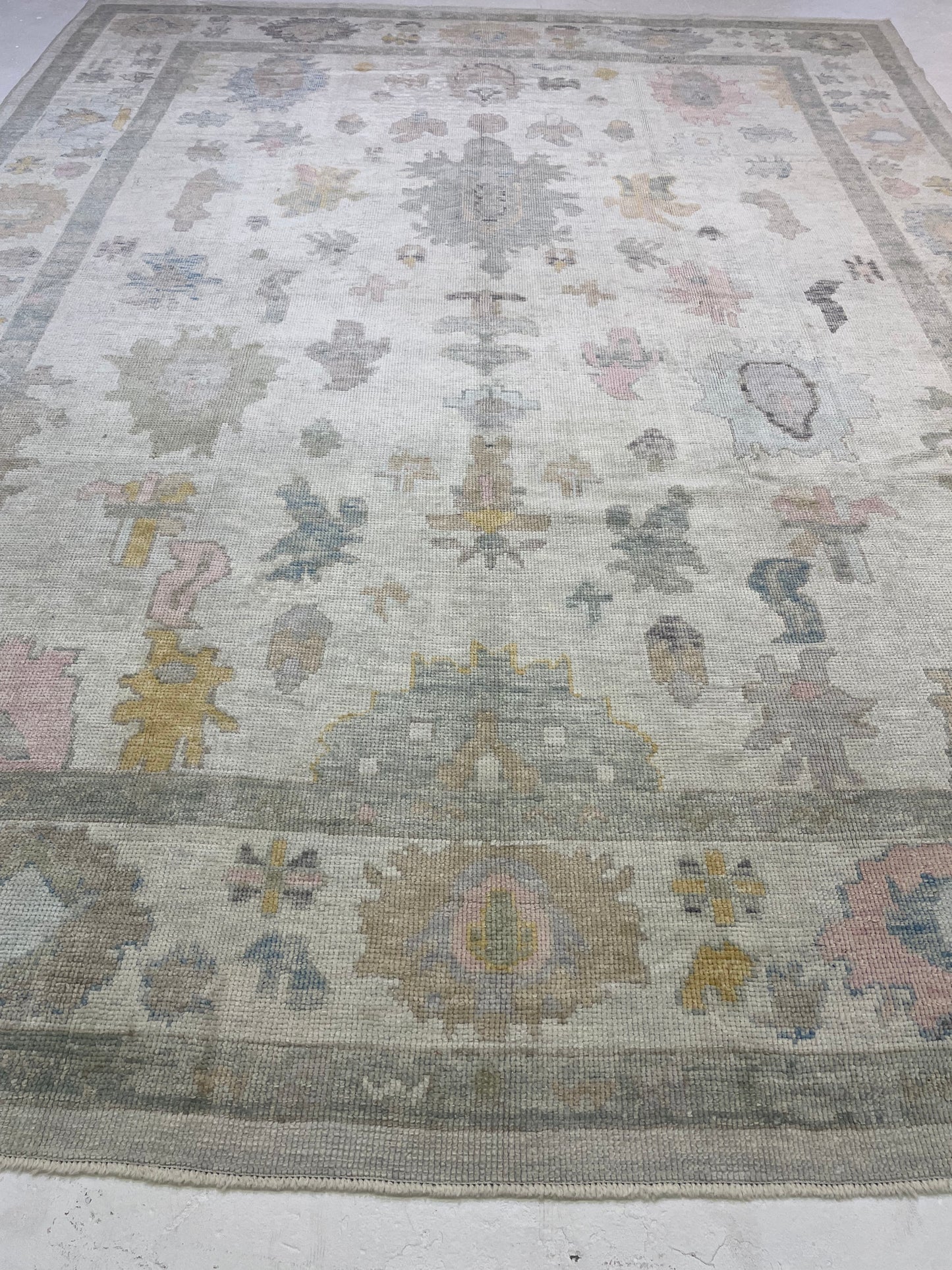 Hand-Knotted Wool Rug Turkish Oushak 8'11" x 11'6"