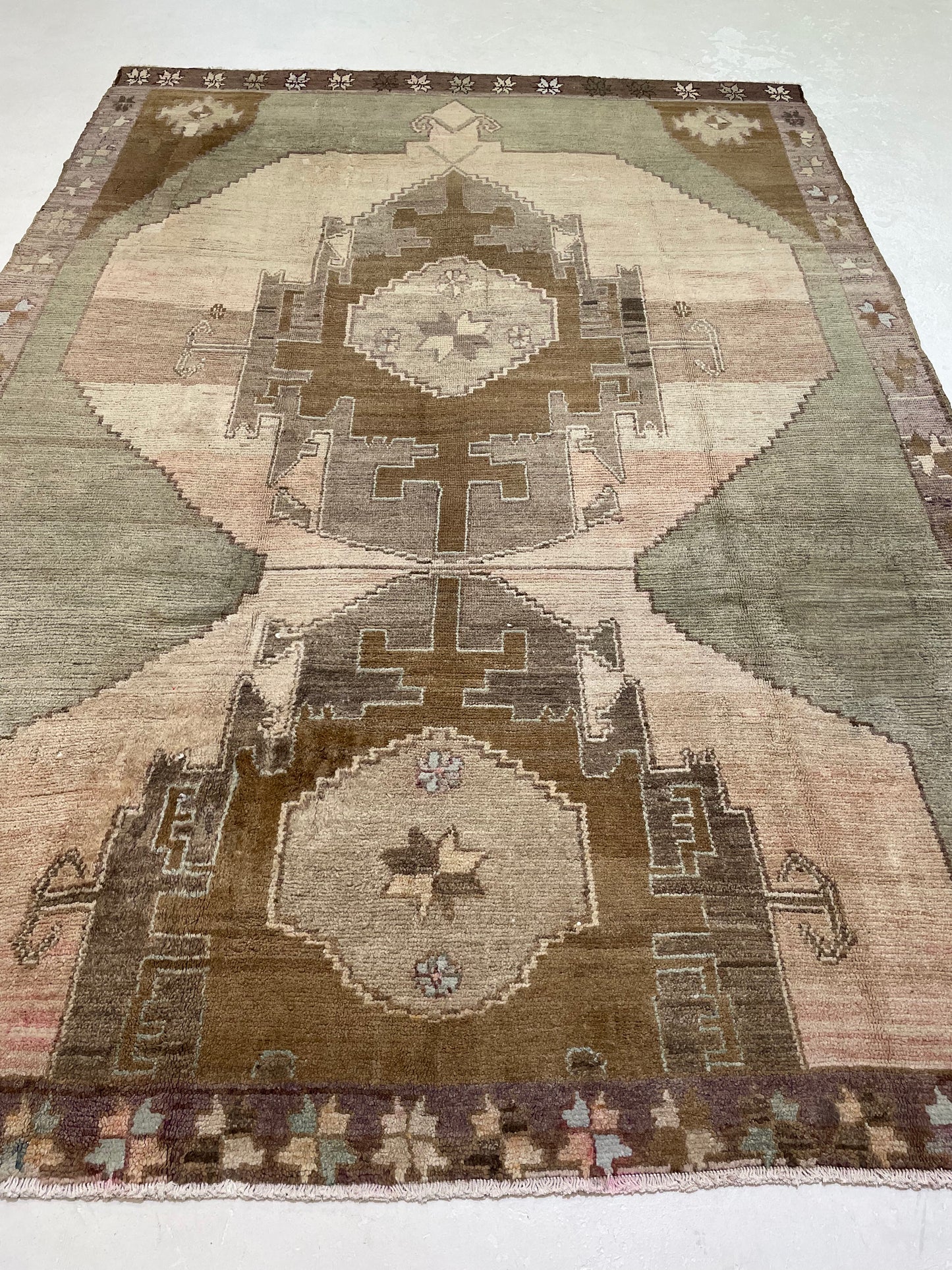 Hand-Knotted Wool Rug Turkish Oushak 7'6" x 10'11"