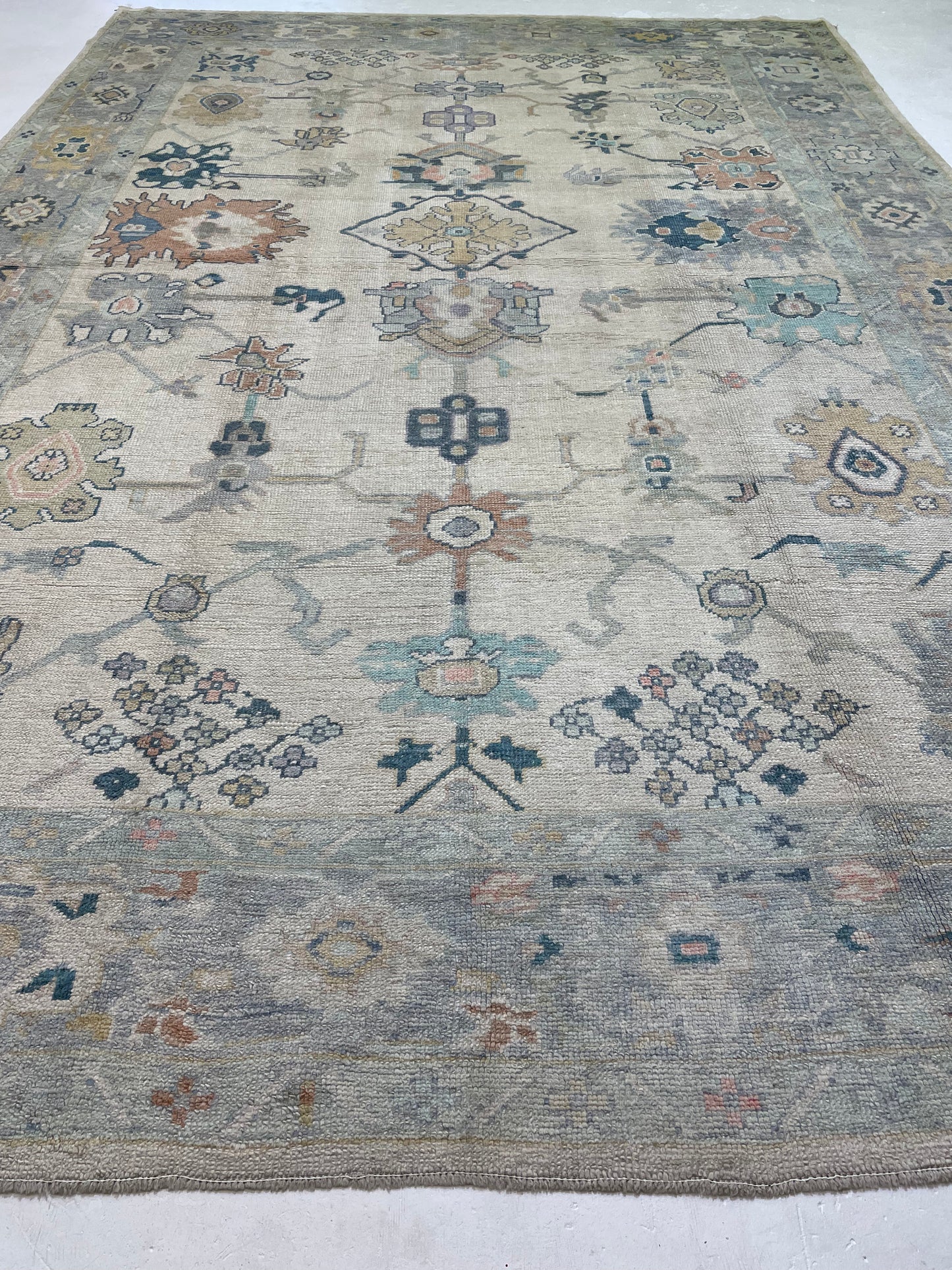Hand-Knotted Wool Rug Turkish Oushak 9'10" x 14'7"