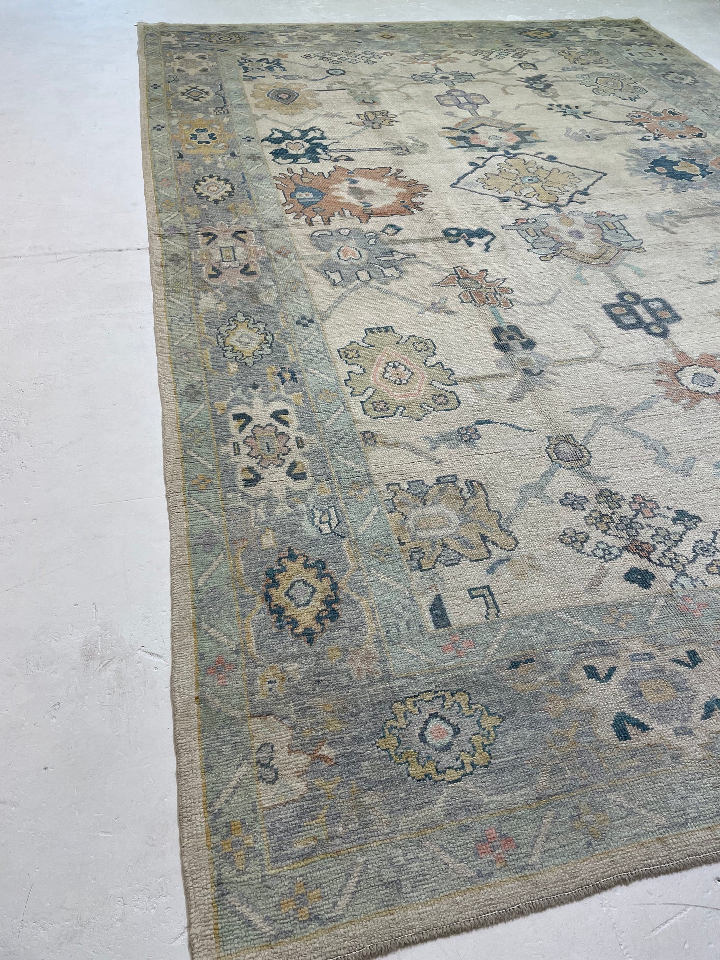 Hand-Knotted Wool Rug Turkish Oushak 9'10" x 14'7"