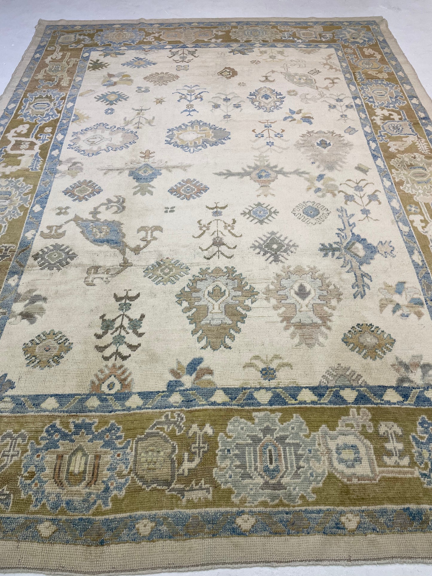 Hand-Knotted Wool Rug Turkish Oushak 8'5" x 11'4"
