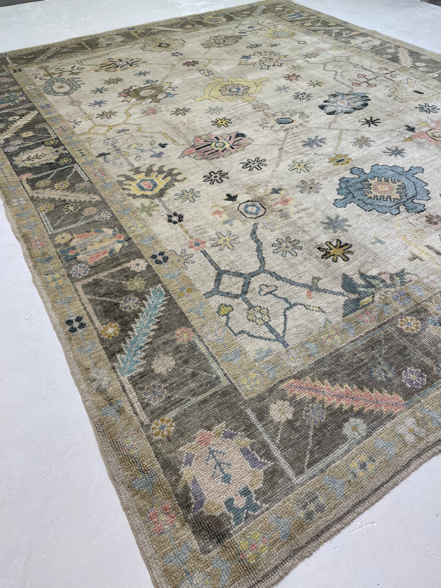 Hand-Knotted Wool Rug Turkish Oushak 9'2" x 11'8"