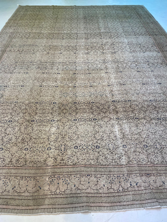 Hand-Knotted Wool Rug Turkish Oushak 9'9" x 14'3"