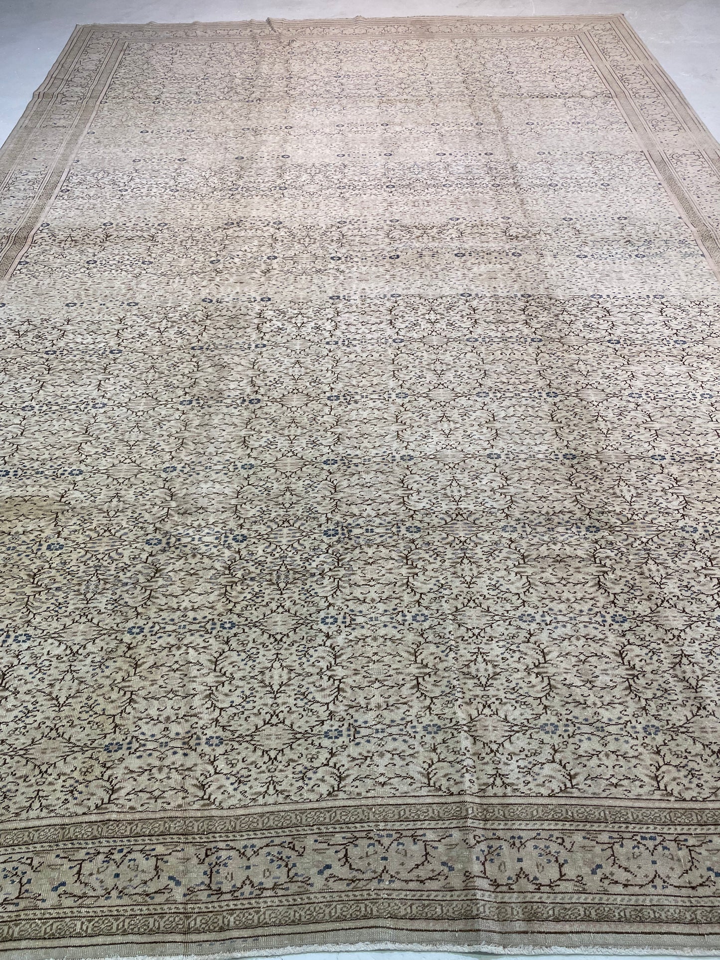 Hand-Knotted Wool Rug Turkish Oushak 9'9" x 14'3"