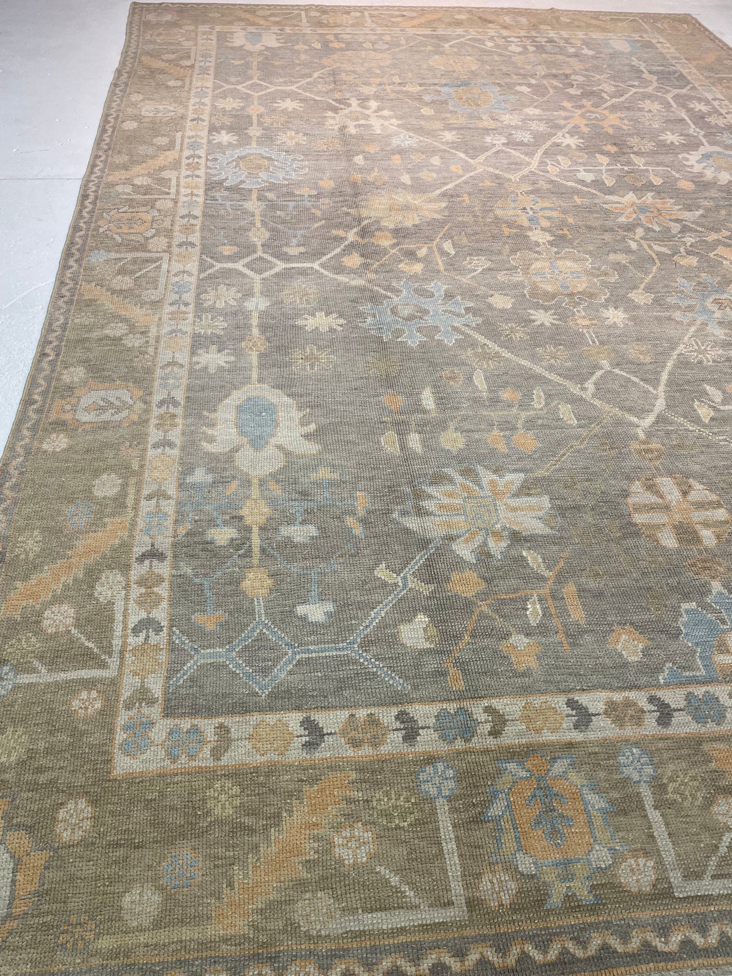 Hand-Knotted Wool Rug Turkish Oushak 9'6" x 13'9"