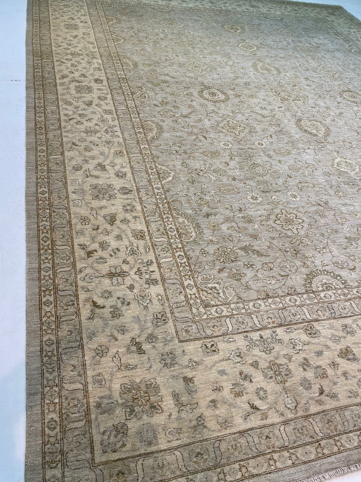 Hand-Knotted Wool Rug Pakistani Peshawar 12'3" x 15'1"
