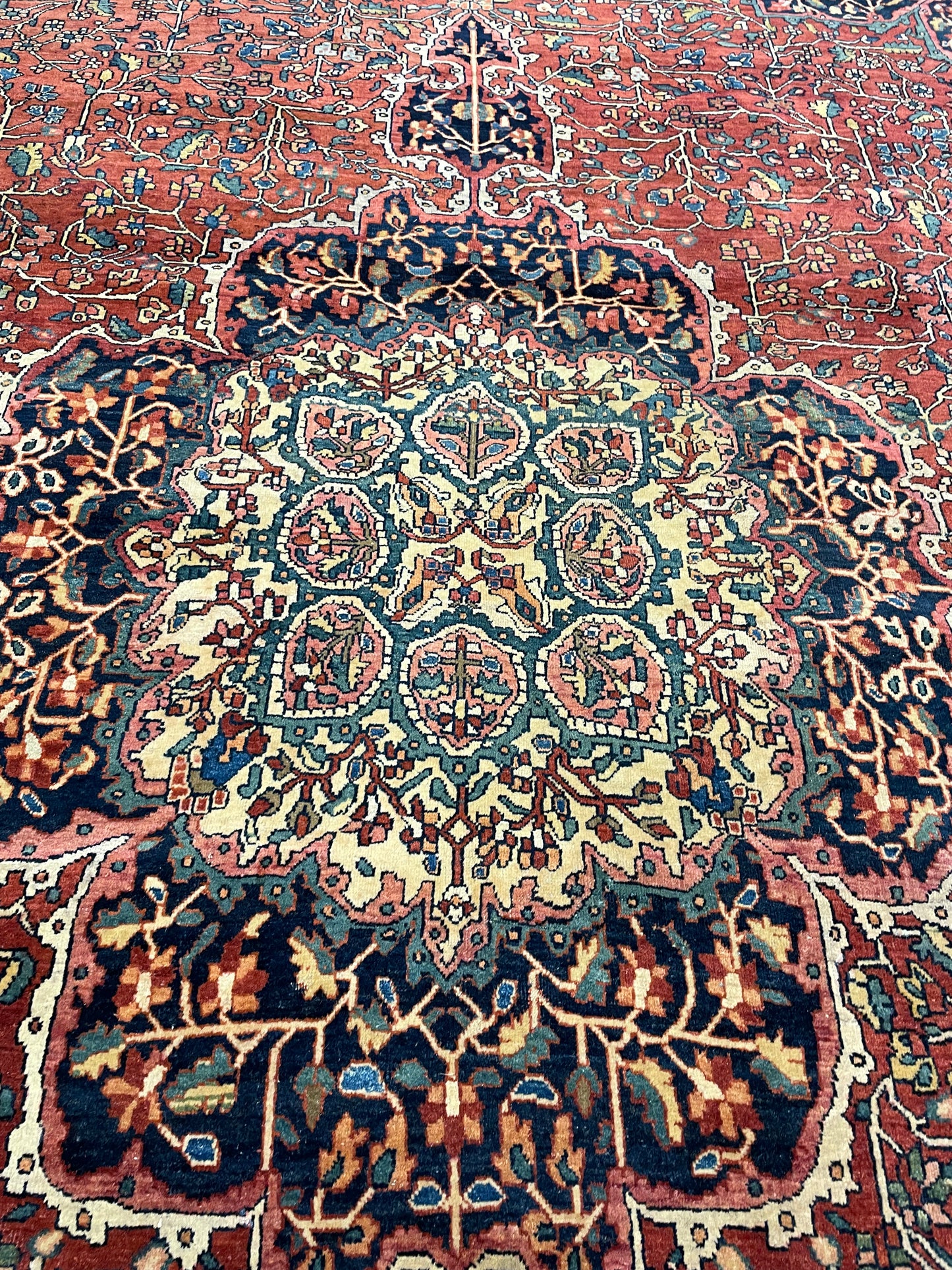 Antique Hand-Knotted Wool Rug Sarogh Farahan Perfect Condition 8'5" x 12'5"