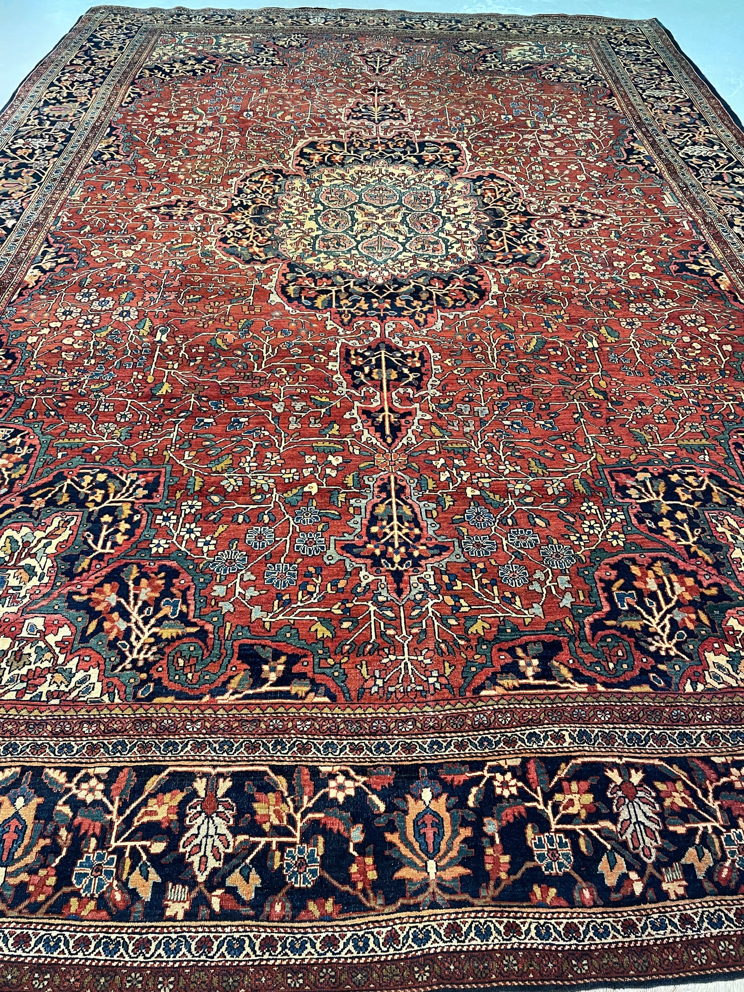 Antique Hand-Knotted Wool Rug Sarogh Farahan Perfect Condition 8'5" x 12'5"