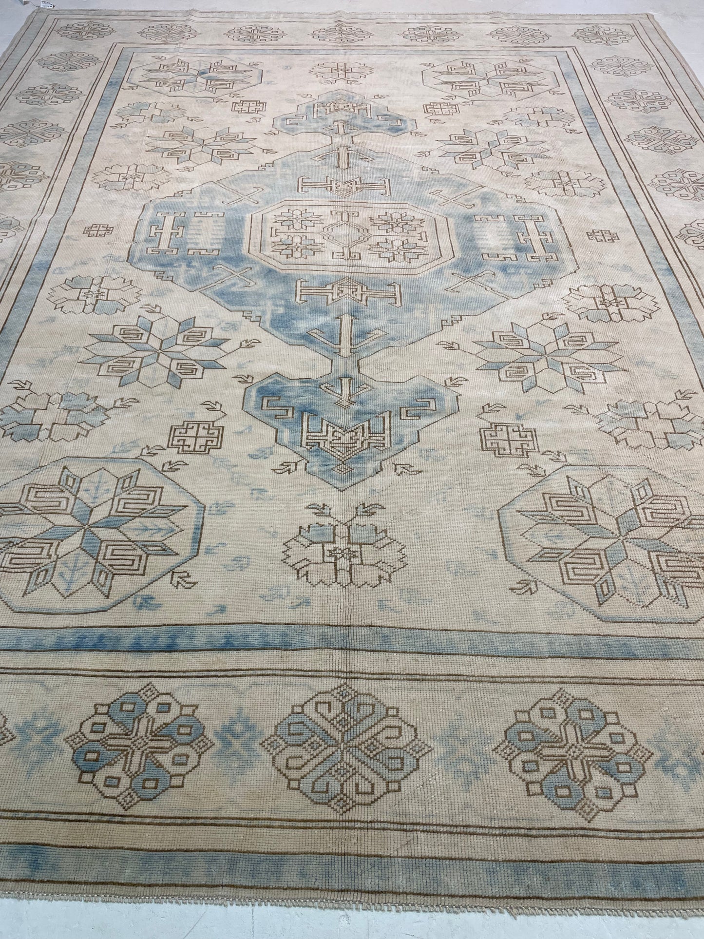 Hand-Knotted Wool Rug Turkish Oushak 8'9" x 10'10"