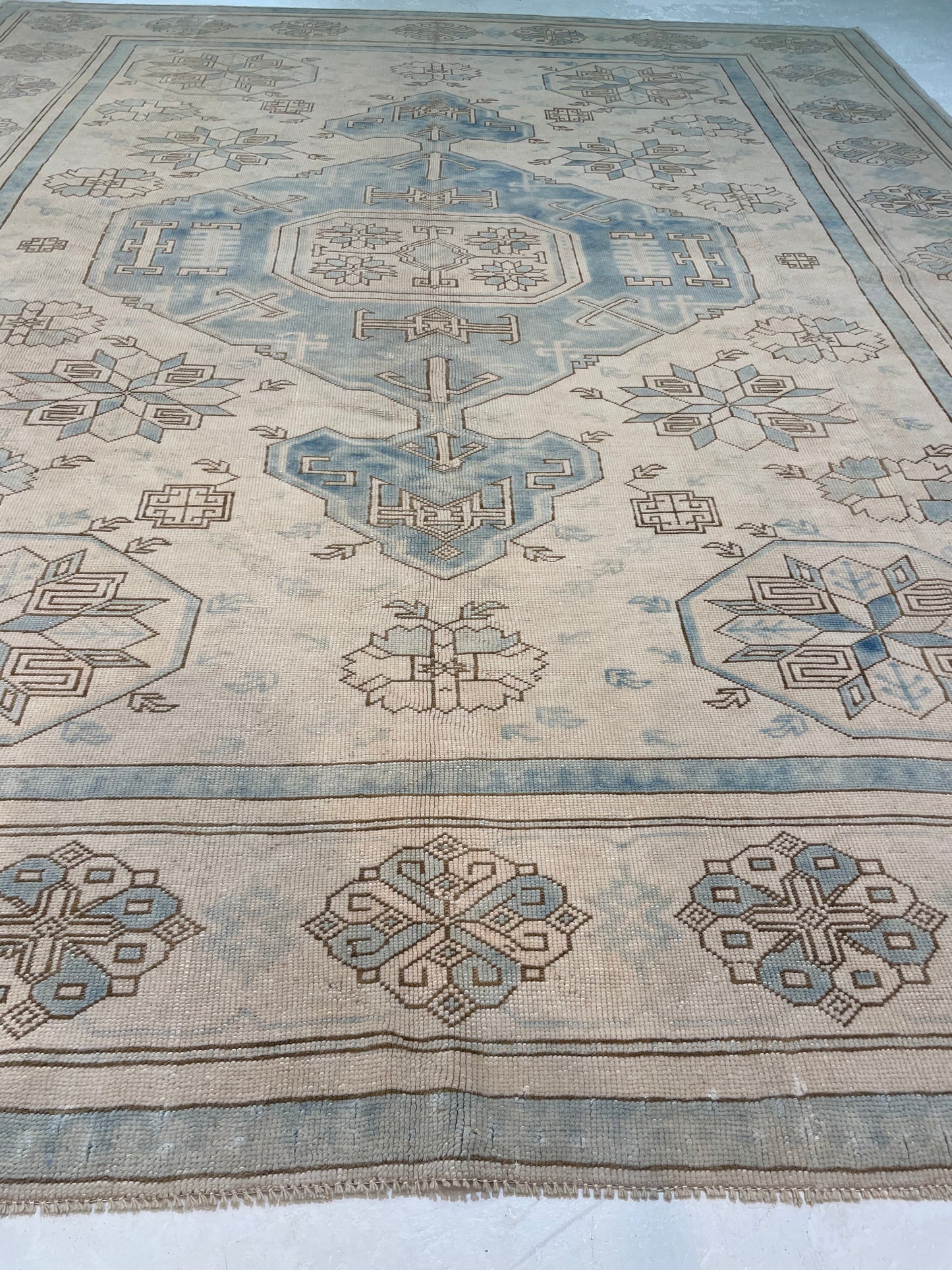 Hand-Knotted Wool Rug Turkish Oushak 8'9" x 10'10"