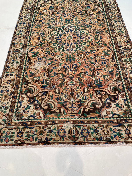 Hand-Knotted Wool Rug Mahal 5'1" x 5'8"