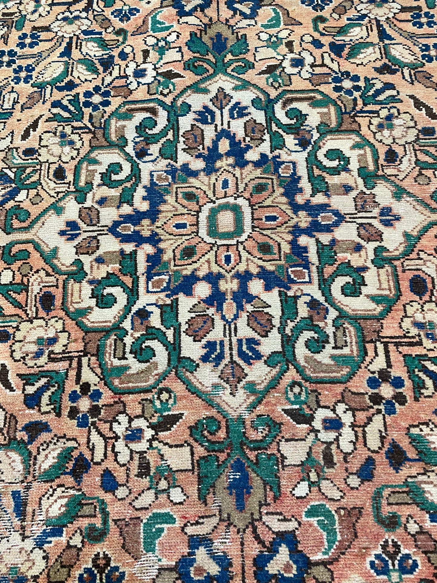 Hand-Knotted Wool Rug Mahal 5'1" x 5'8"