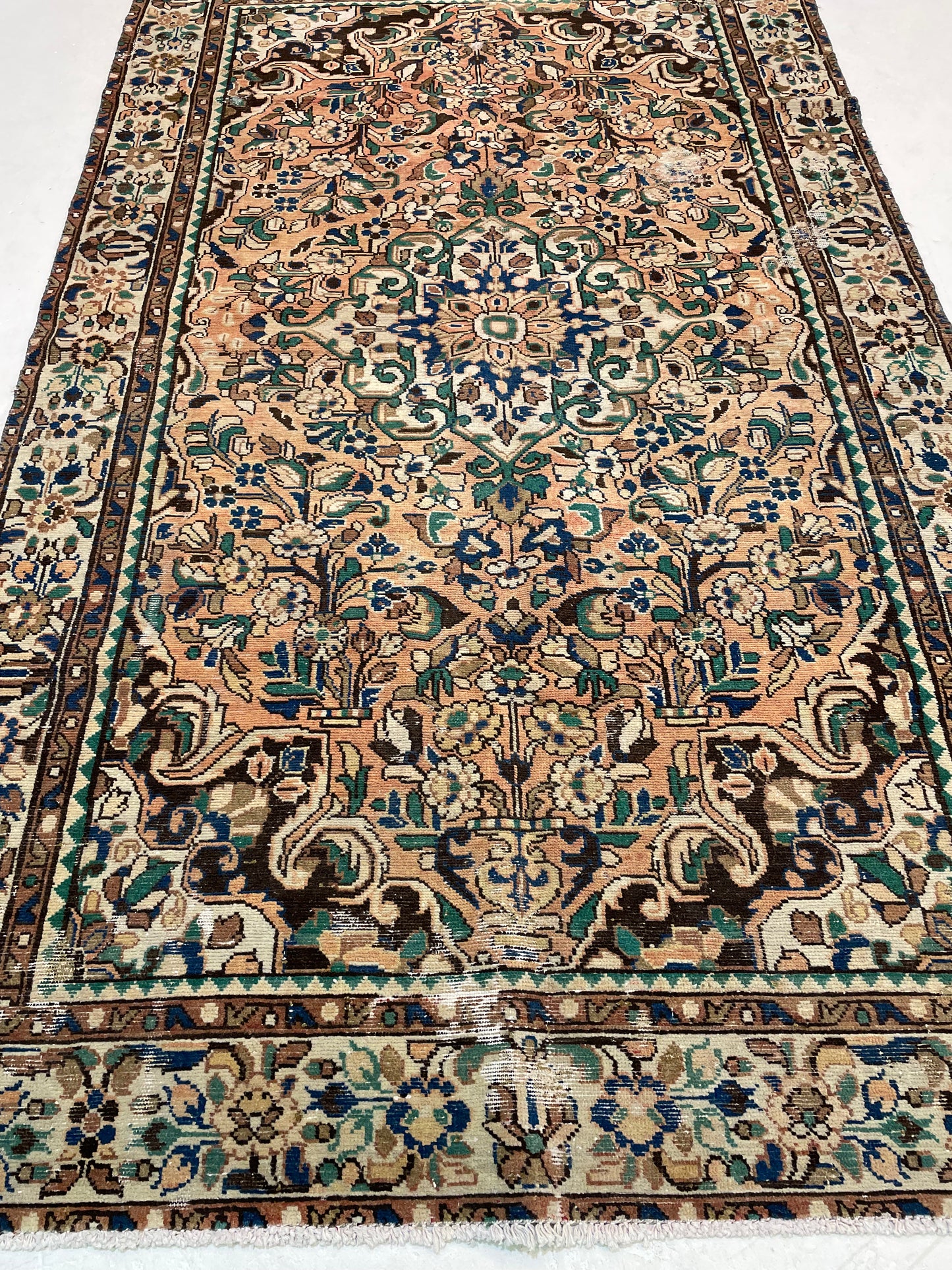 Hand-Knotted Wool Rug Mahal 5'1" x 5'8"