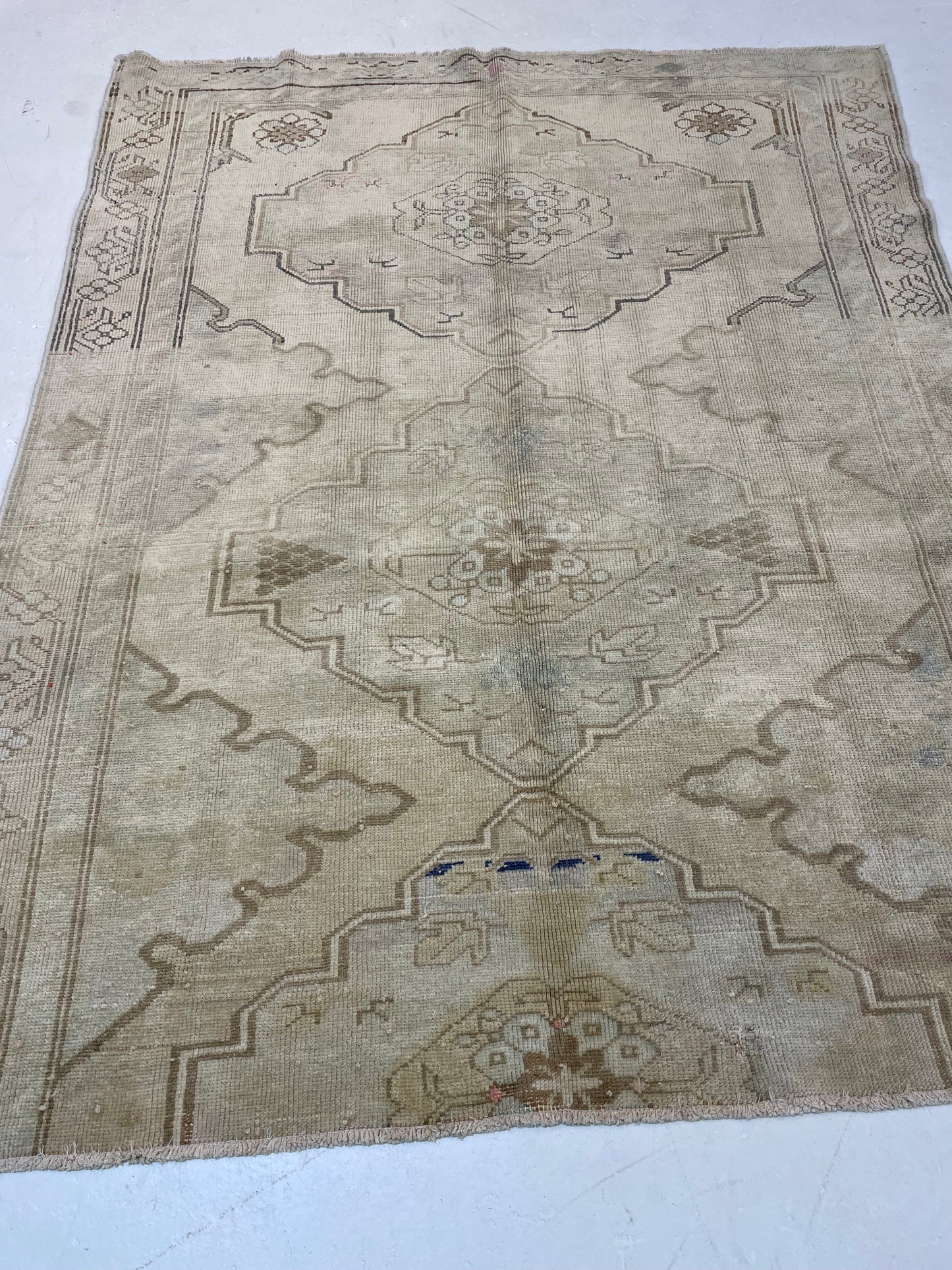 Hand-Knotted Wool Rug Turkish Oushak 4'5" x 5'9"