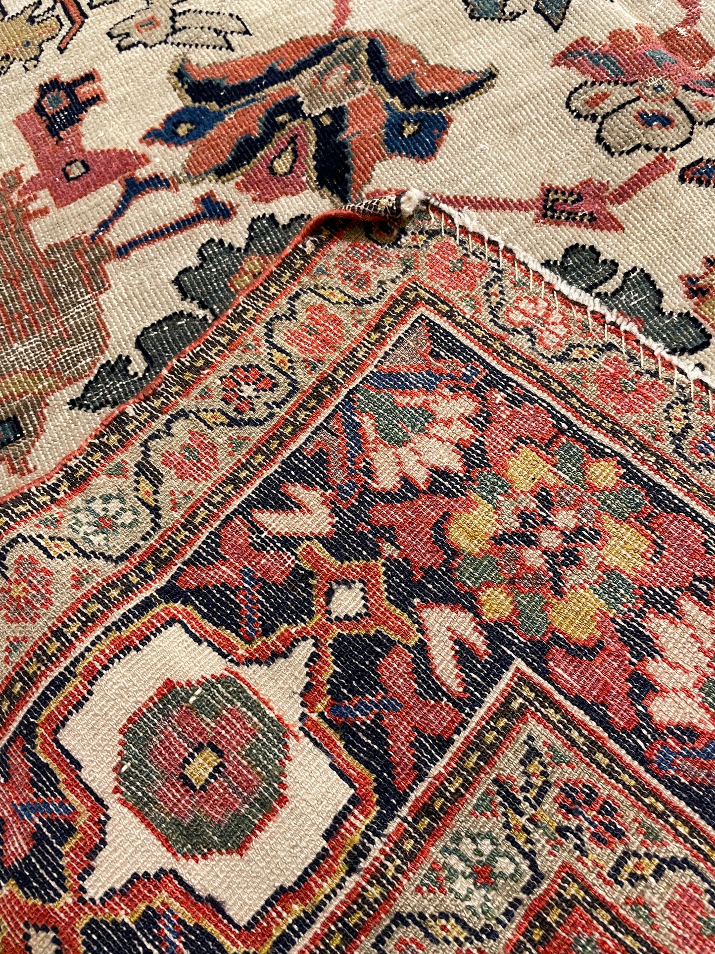Hand-Knotted Wool Rug Sarogh Farahan 4'5" x 6'5"